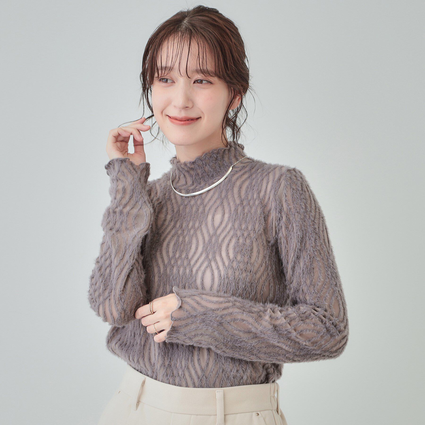 SHOO･LA･RUE「【S-LL/洗える】レイヤードコーデに ふわふわフェザー調ウェーブ柄インナー」|Tシャツ・カットソー|グレー(012)