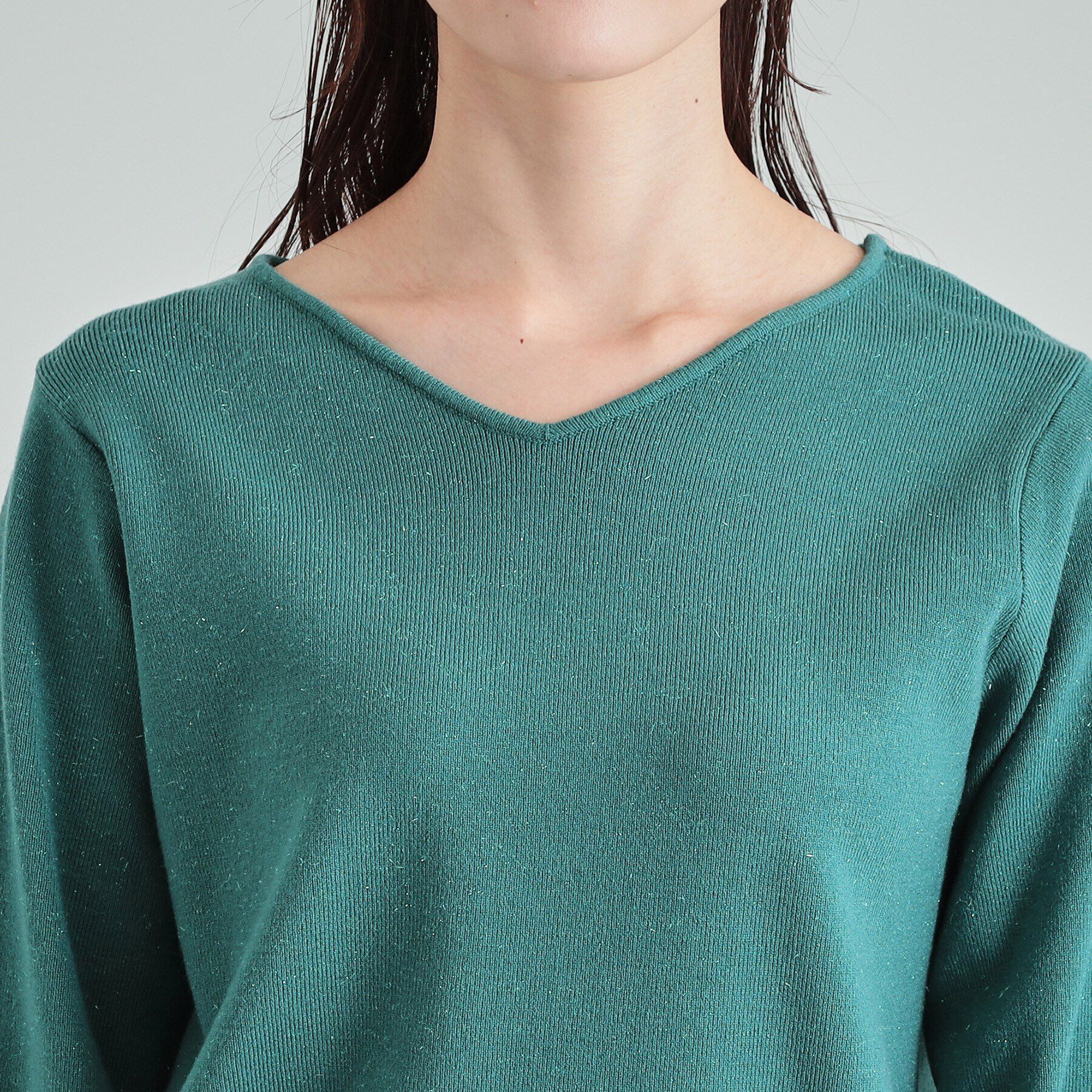 SHOO･LA･RUE「【高レビュー/S-LL/洗える】ほんのりラメ感が華やか 浅Vネックニット」|ニット・セーター|