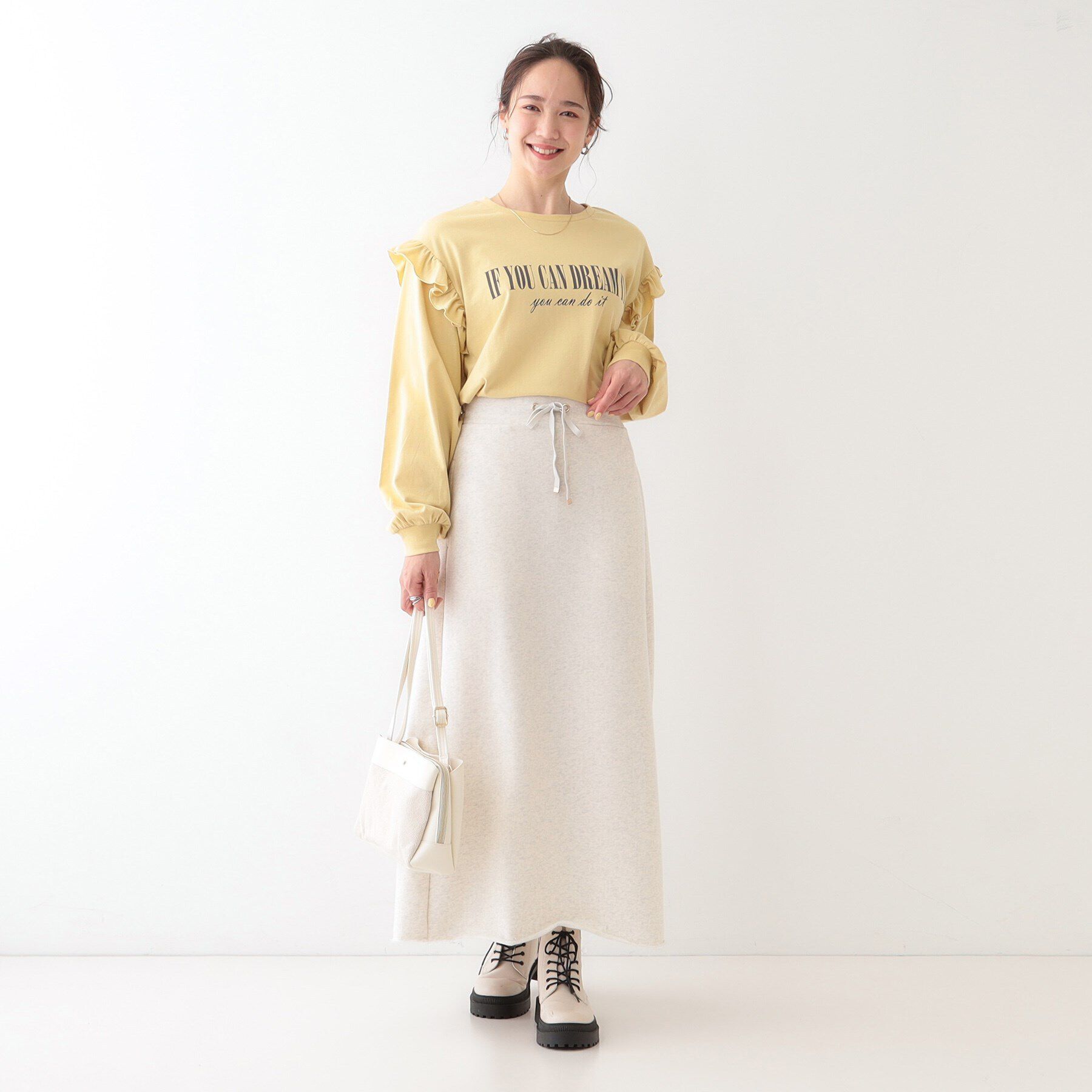 SHOO･LA･RUE「【S-LL/洗える】ショルダーフリルが目を惹く ロゴプリントロンT」|Tシャツ・カットソー|