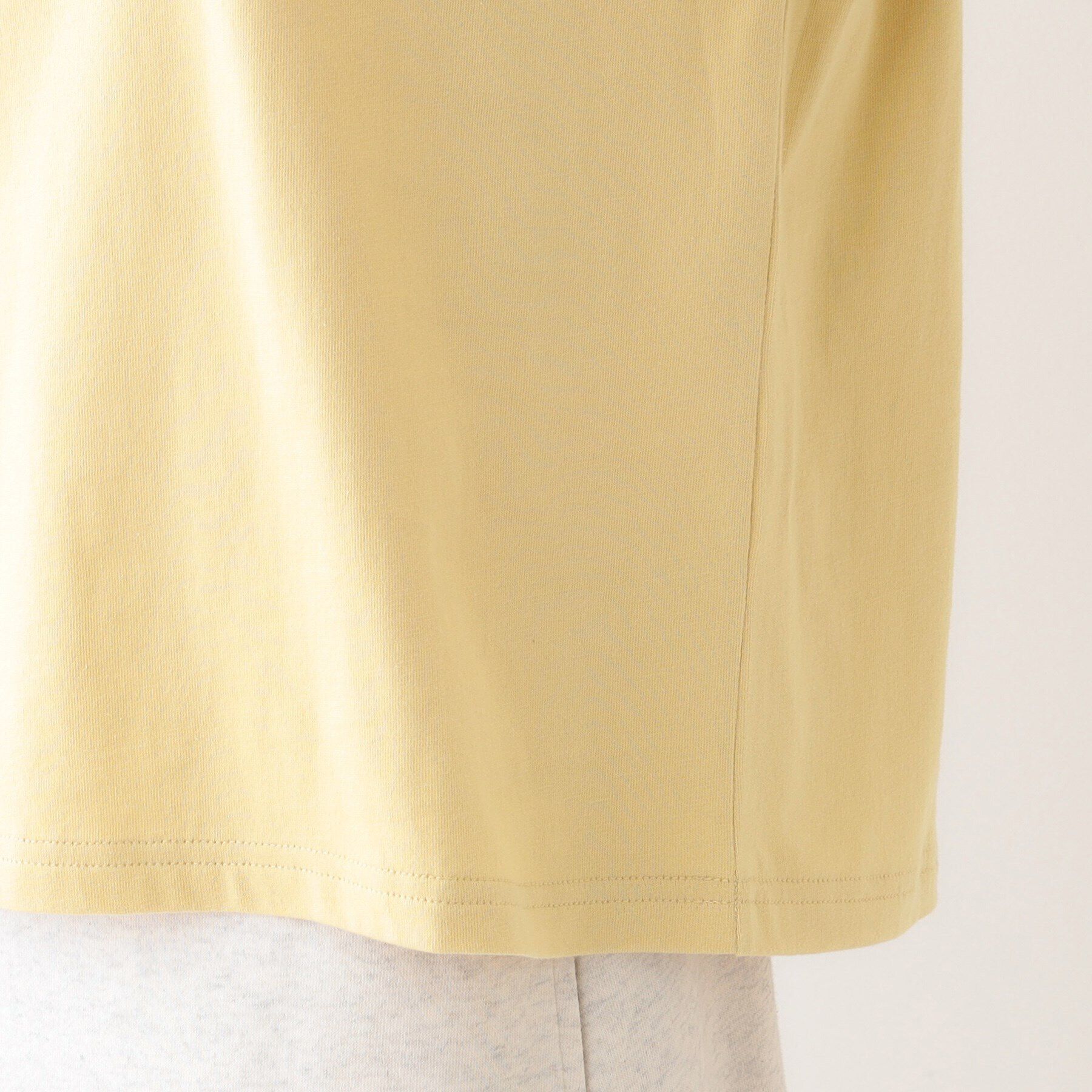 SHOO･LA･RUE「【S-LL/洗える】ショルダーフリルが目を惹く ロゴプリントロンT」|Tシャツ・カットソー|