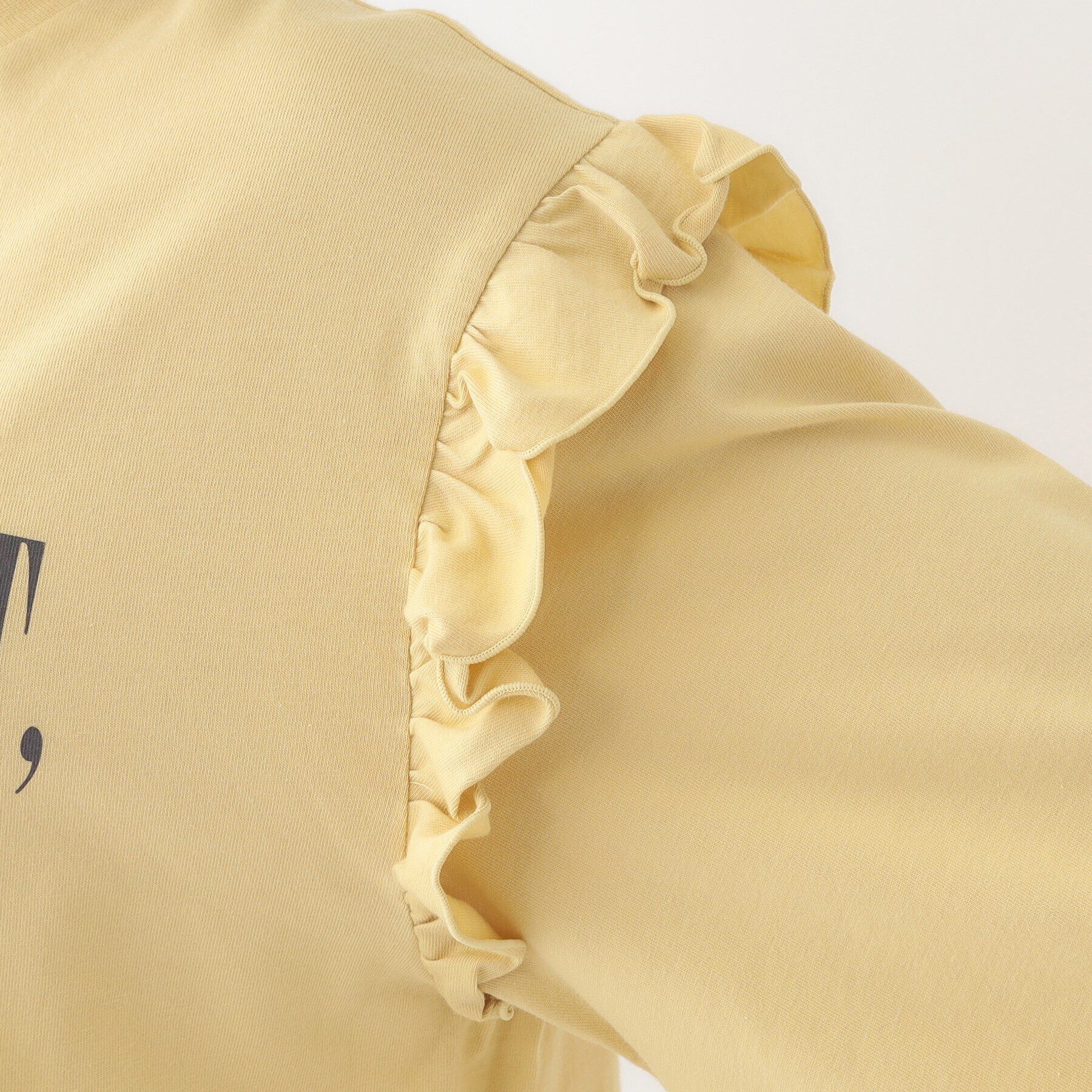 SHOO･LA･RUE「【S-LL/洗える】ショルダーフリルが目を惹く ロゴプリントロンT」|Tシャツ・カットソー|