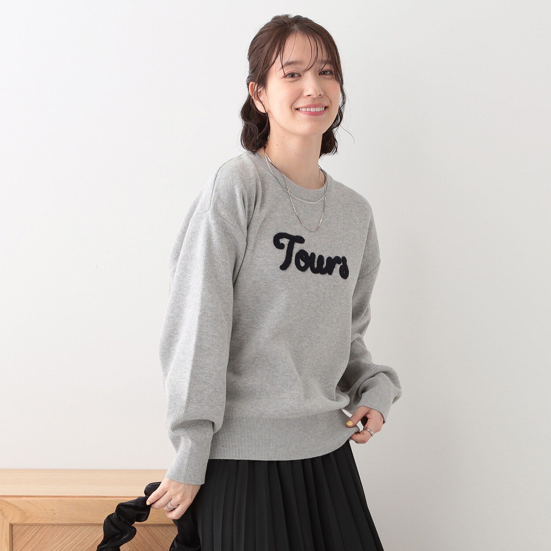 SHOO･LA･RUE「【洗える/S-LL/ちくちくしにくい】ロゴ入りスウェットライクニット」|ニット・セーター|