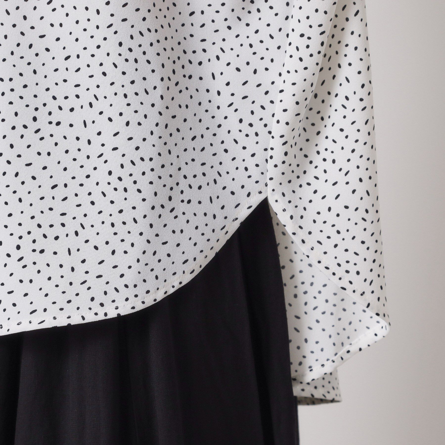 ITS&rsquo;DEMO「【接触冷感／手洗い可】ショルダータックブラウス」|シャツ・ブラウス|