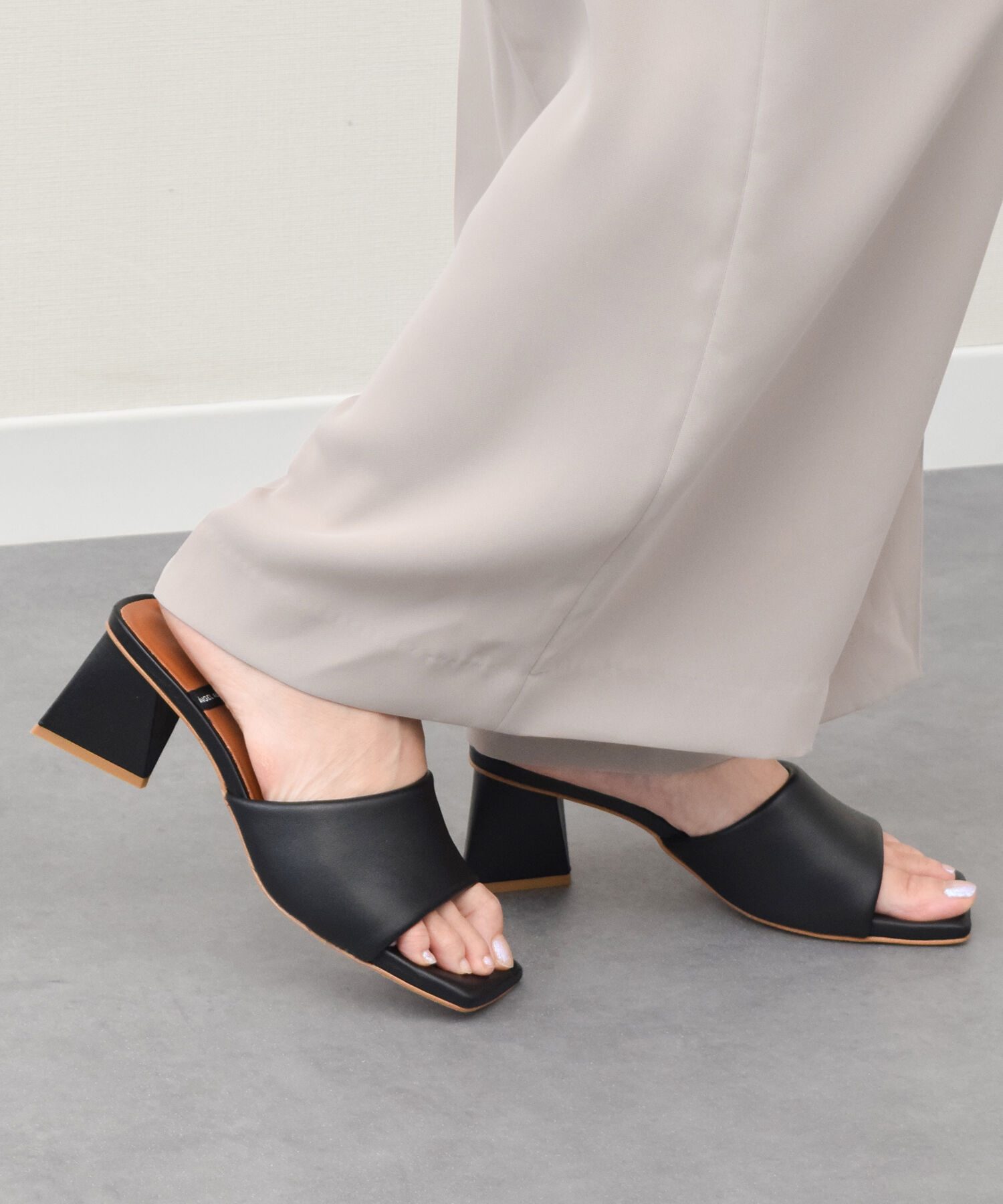 IMPORT SELECT「【ANGEL ALARCON】スクエアトウミュールサンダル(D52306)」|サンダル|BL