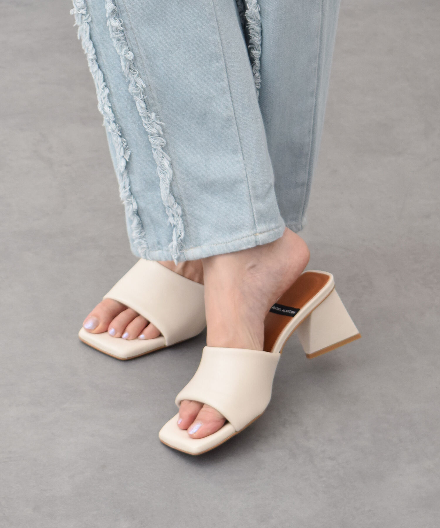 IMPORT SELECT「【ANGEL ALARCON】スクエアトウミュールサンダル(D52306)」|サンダル|WH