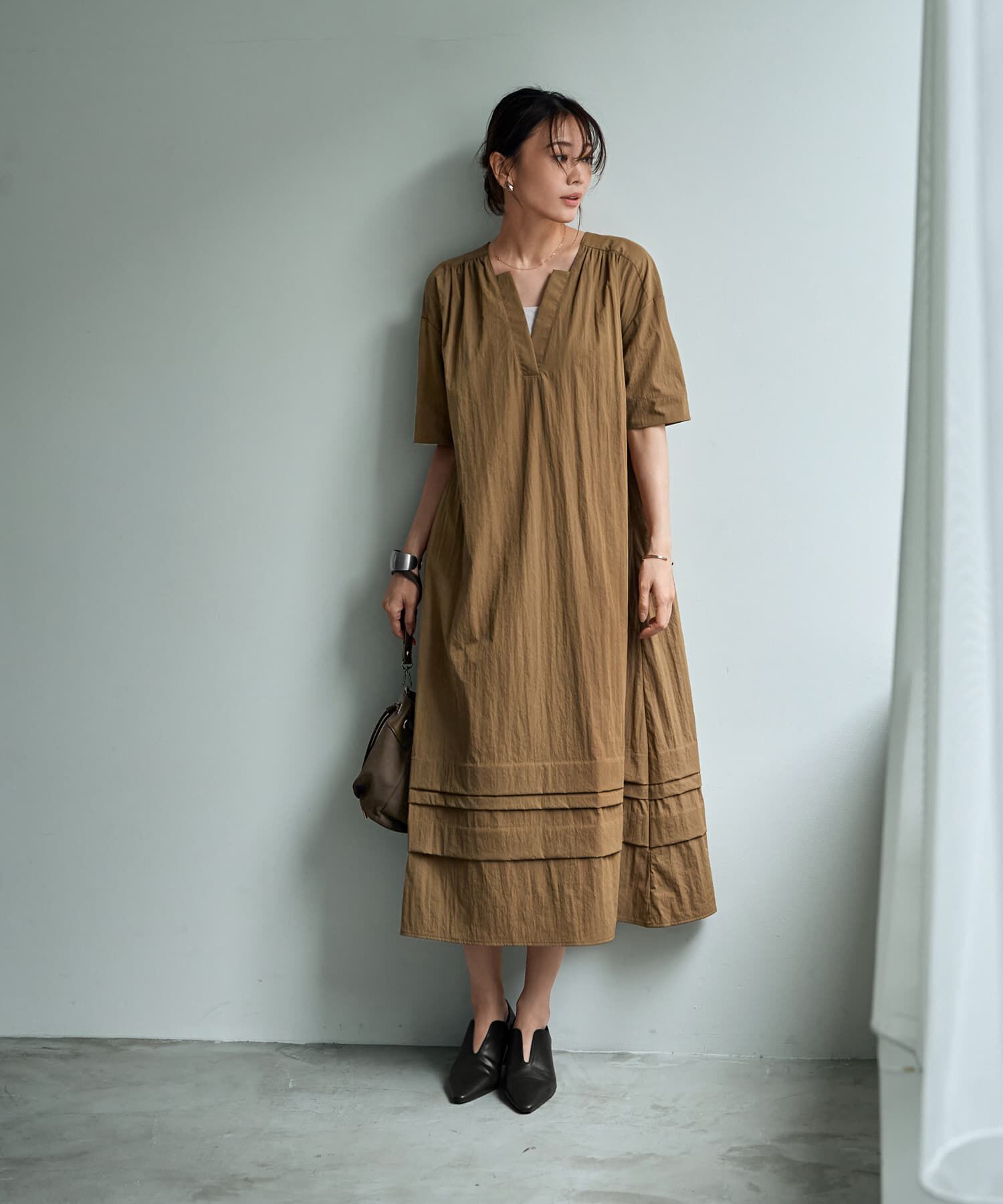  「【LUXE】デザインVネックギャザーワンピース」|ワンピース|ジンジャー