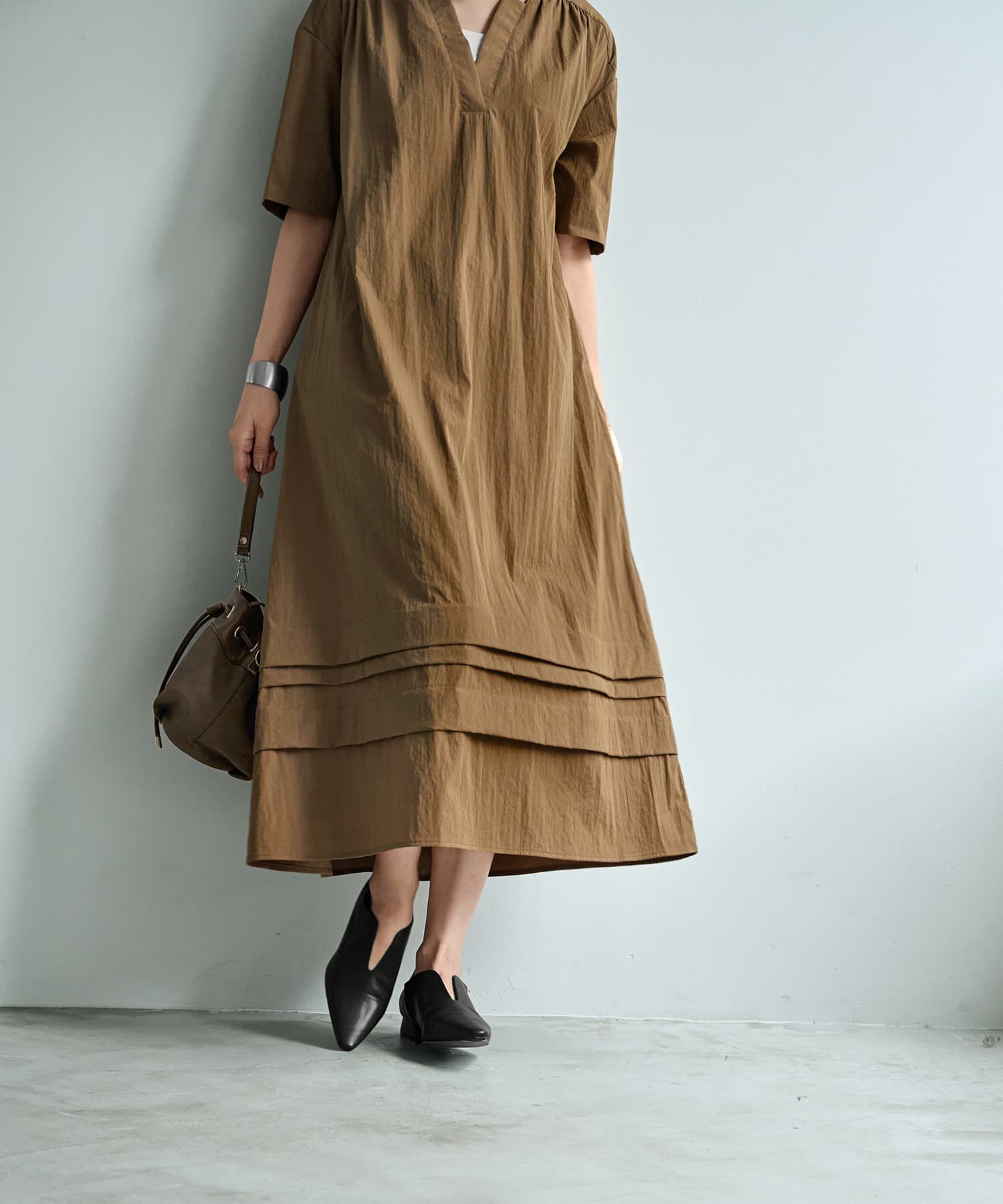  「【LUXE】デザインVネックギャザーワンピース」|ワンピース|