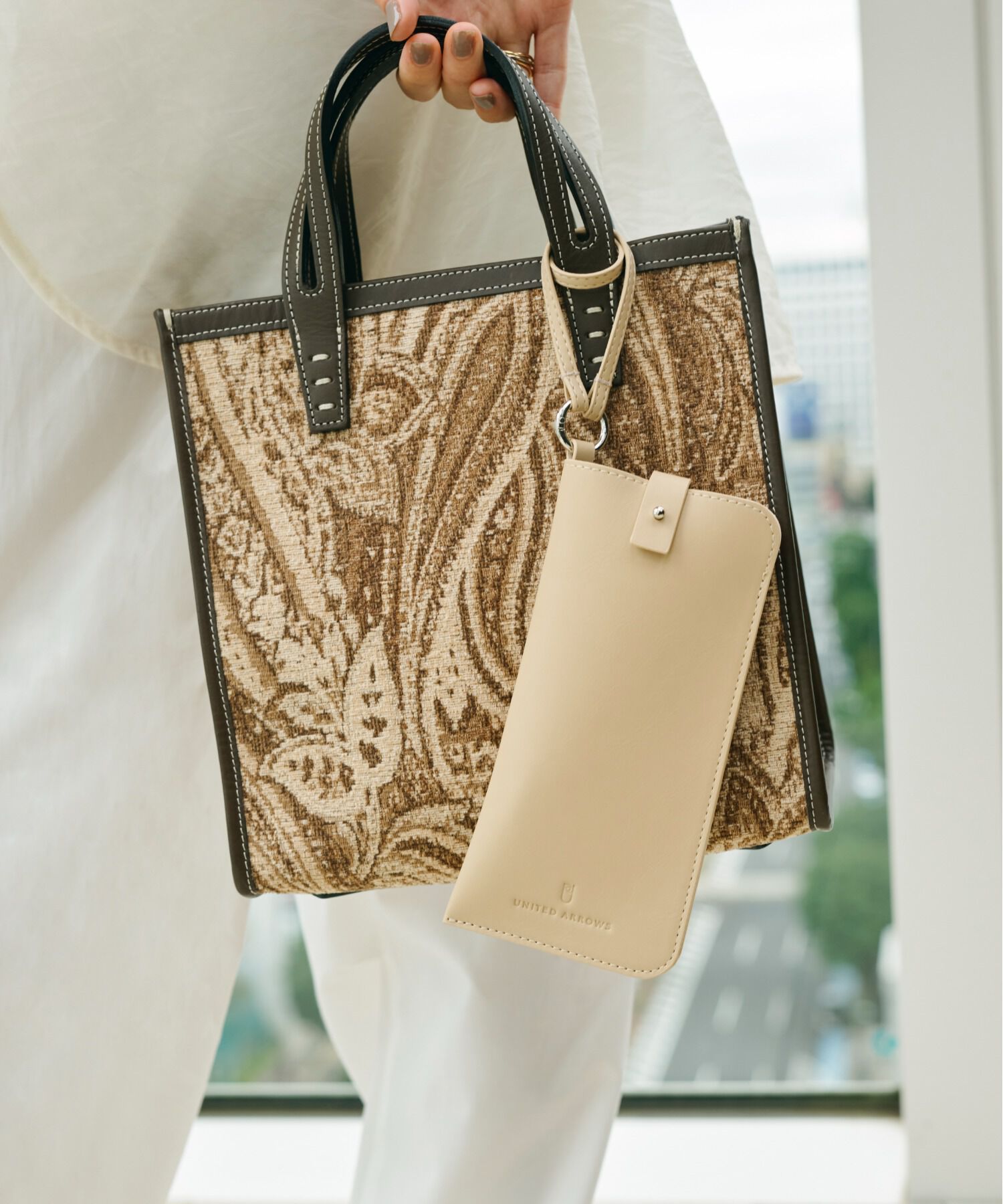  「ウェリントン型 調光サングラス 折りたたみ式｜レンズの色が変わるサングラス UNITED ARROWS Wellness」|サングラス|