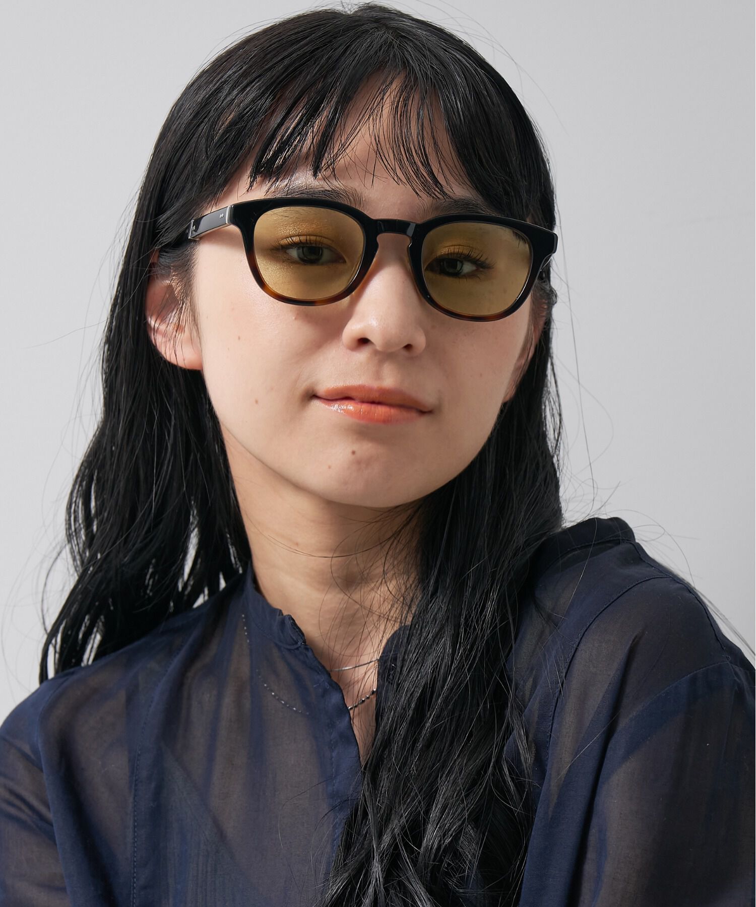  「ウェリントン型 調光サングラス 折りたたみ式｜レンズの色が変わるサングラス UNITED ARROWS Wellness」|サングラス|ブラック系その他2