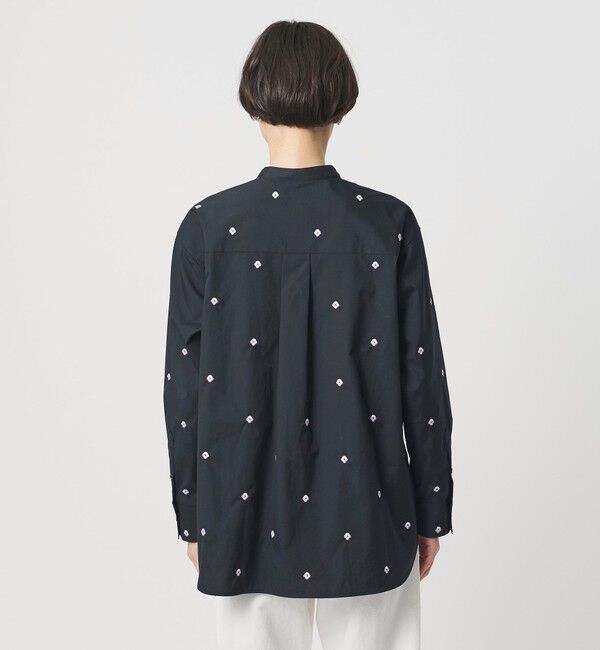 UNITED ARROWS「エンブロイダリーフラワー バンドカラー シャツ」|シャツ・ブラウス|