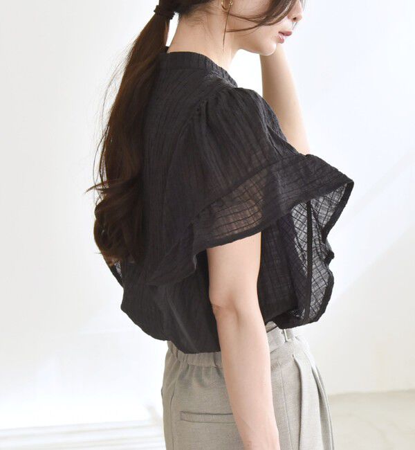 quaranciel「quaranciel:〈洗濯機可能〉スタンドカラー シアー フリル ハーフスリーブ ブラウス」|シャツ・ブラウス|