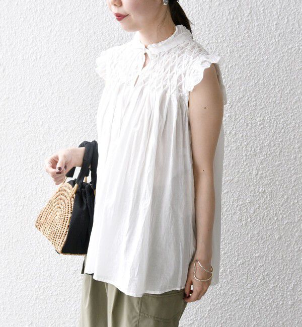 SHIPS any「SHIPS any:〈洗濯機可能〉ハンドスモッキング コットン フリル スタンドカラー ブラウス」|シャツ・ブラウス|