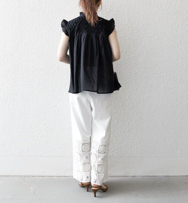 SHIPS any「SHIPS any:〈洗濯機可能〉ハンドスモッキング コットン フリル スタンドカラー ブラウス」|シャツ・ブラウス|