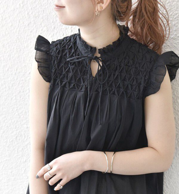 SHIPS any「SHIPS any:〈洗濯機可能〉ハンドスモッキング コットン フリル スタンドカラー ブラウス」|シャツ・ブラウス|