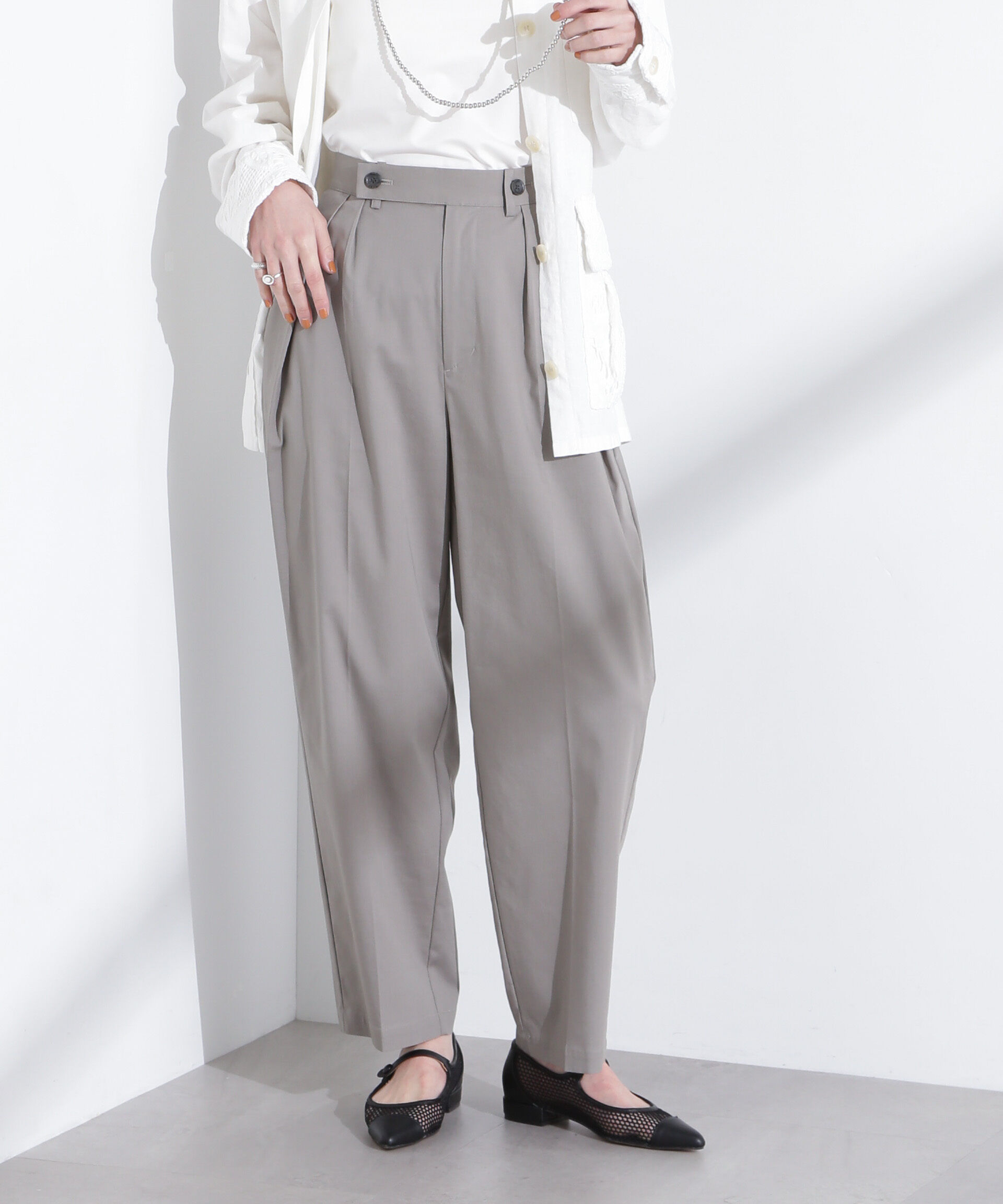 nano･universe「リネンストレッチタックコクーンパンツ」|チノ|L.グレー1