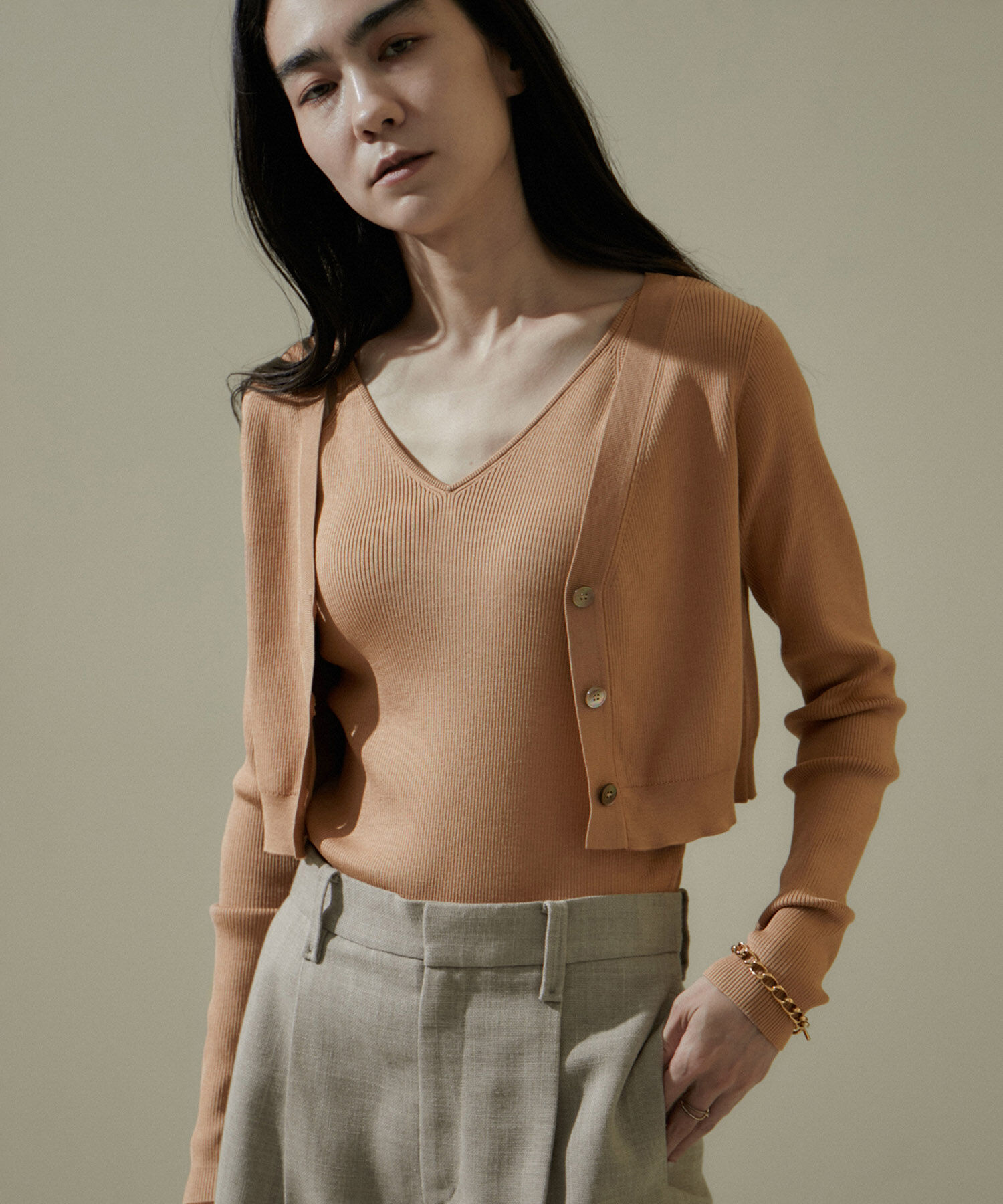 SALON adam et rope'「ウォッシャブルシルククロップドVネックカーディガン」|カーディガン|キャメル(25)