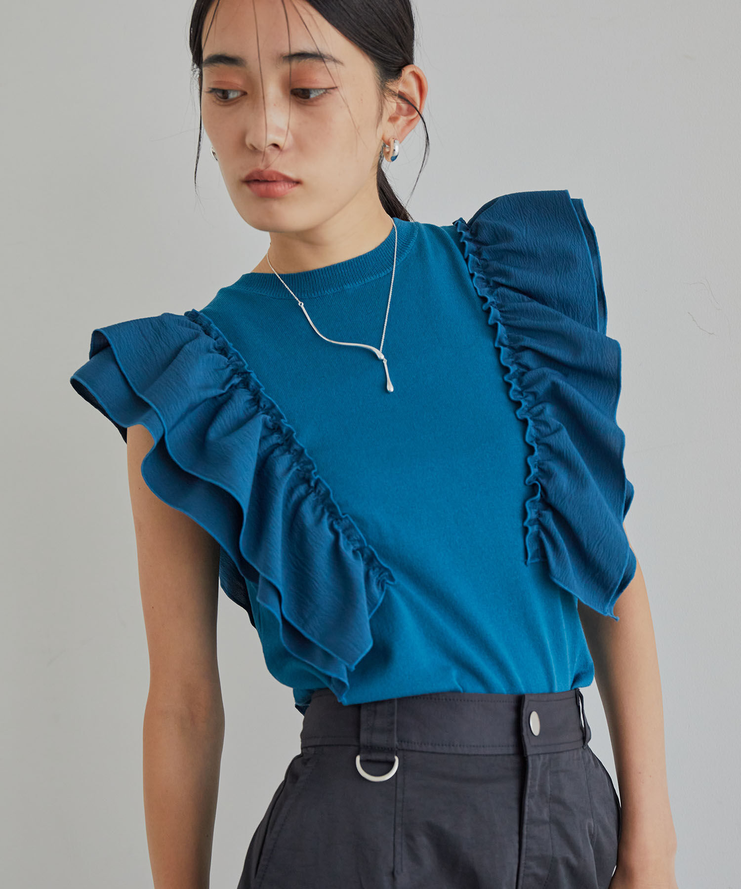 VIS「【洗える】異素材ドッキングフリルニットプルオーバー」|Tシャツ・カットソー|