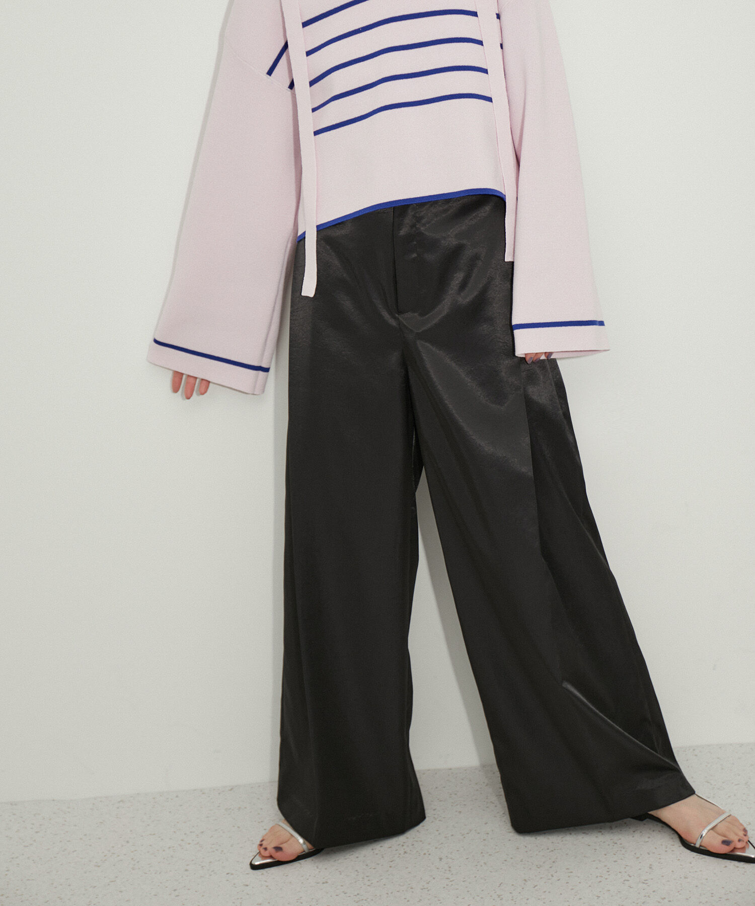 ADAM ET ROPE'「【環境配慮】ビンテージサテンサイドタックパンツ」|その他|ブラック(01)