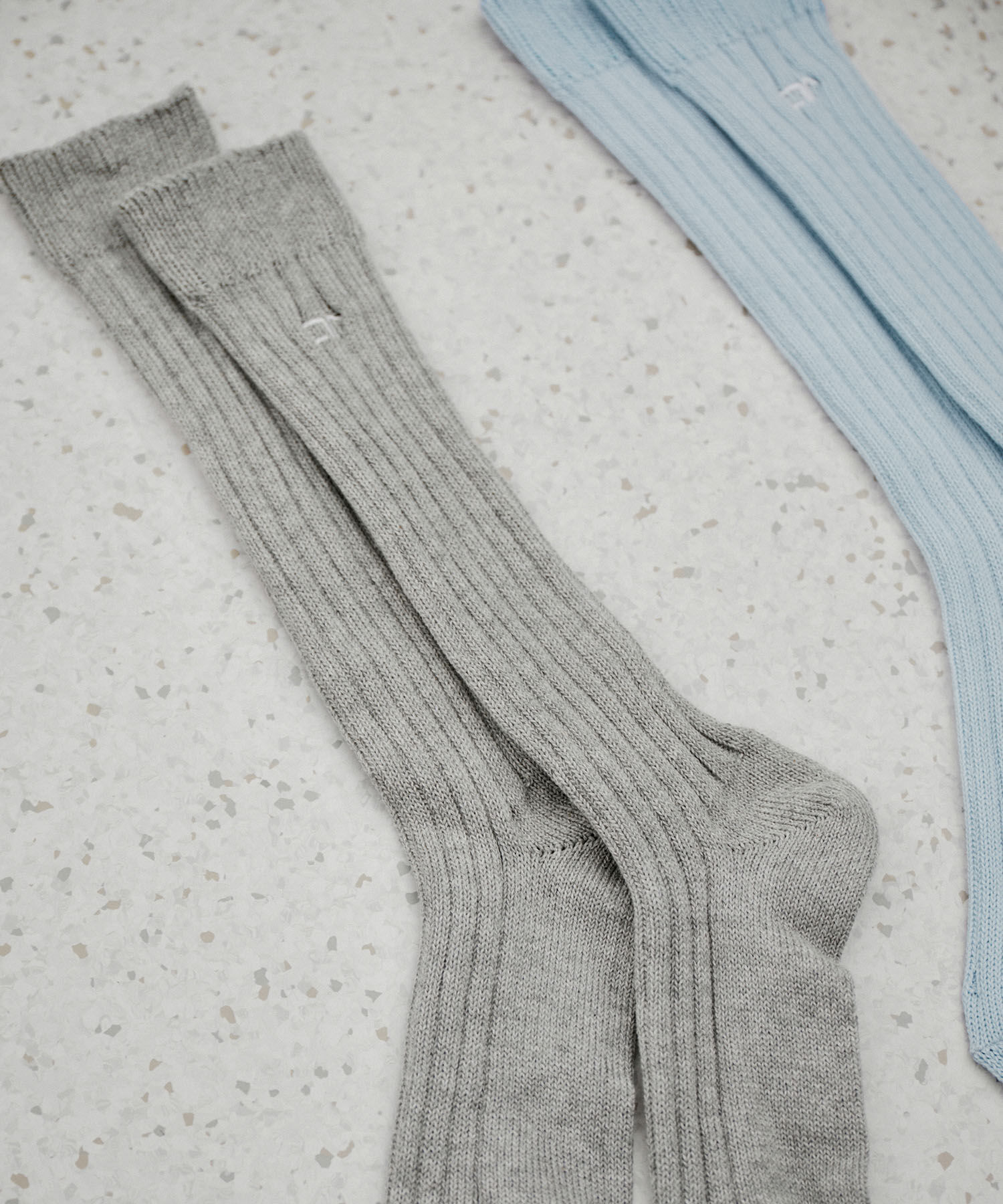 ADAM ET ROPE'「ARロゴリブソックス」|ソックス|グレー(07)