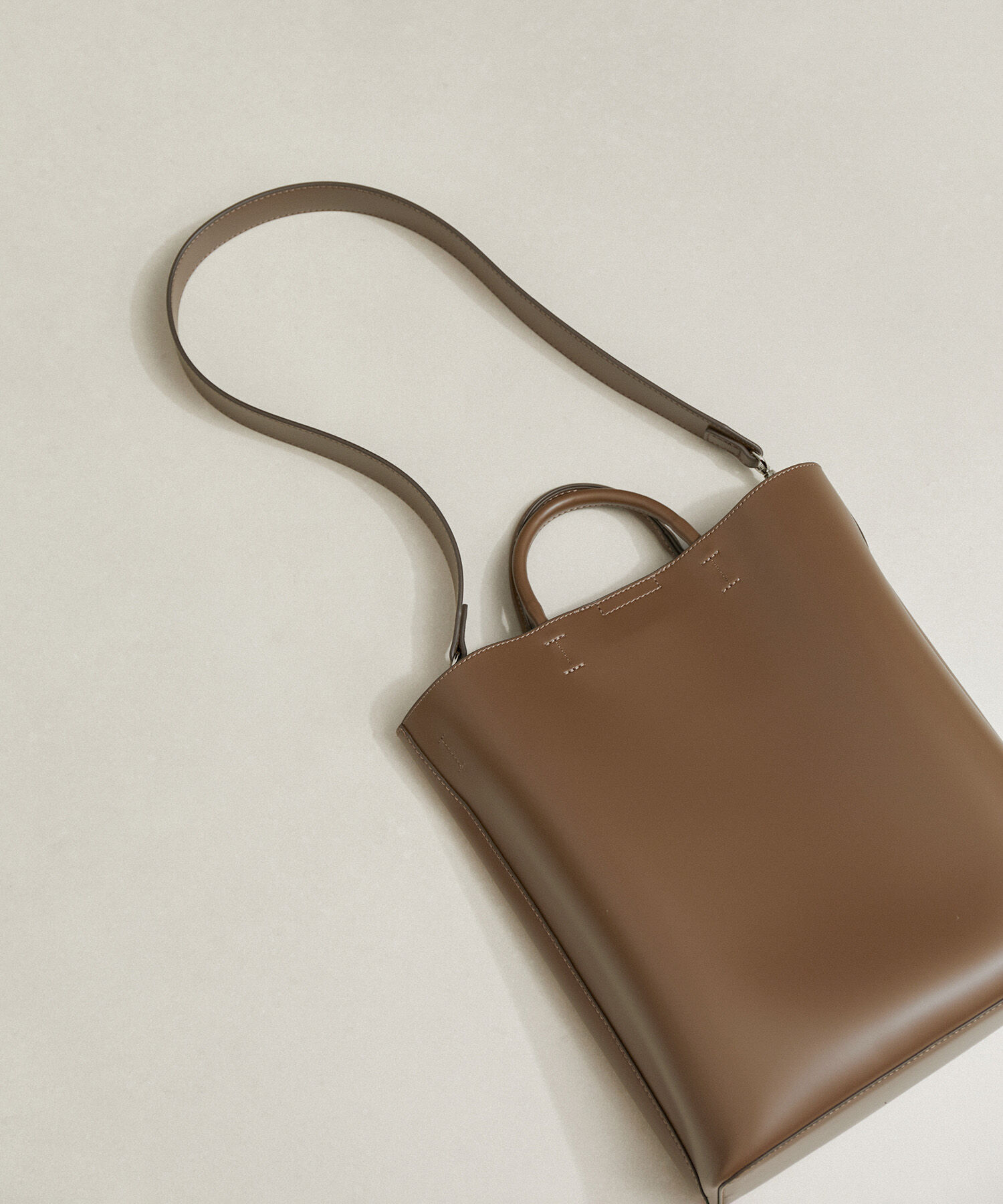 ADAM ET ROPE'「【A4・PC対応】【一部WEB限定カラー】ダブルポケットトートバッグ」|トートバッグ|ブラウン(22)