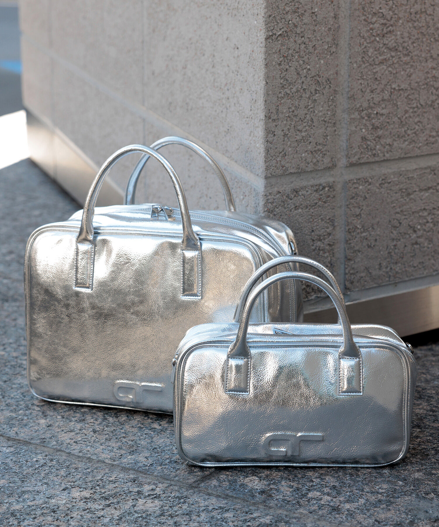 ADAM ET ROPE'「【一部WEB限定カラー・再入荷・サステナブル】ロゴスクエアボストンバッグ」|ショルダー・メッセンジャー|