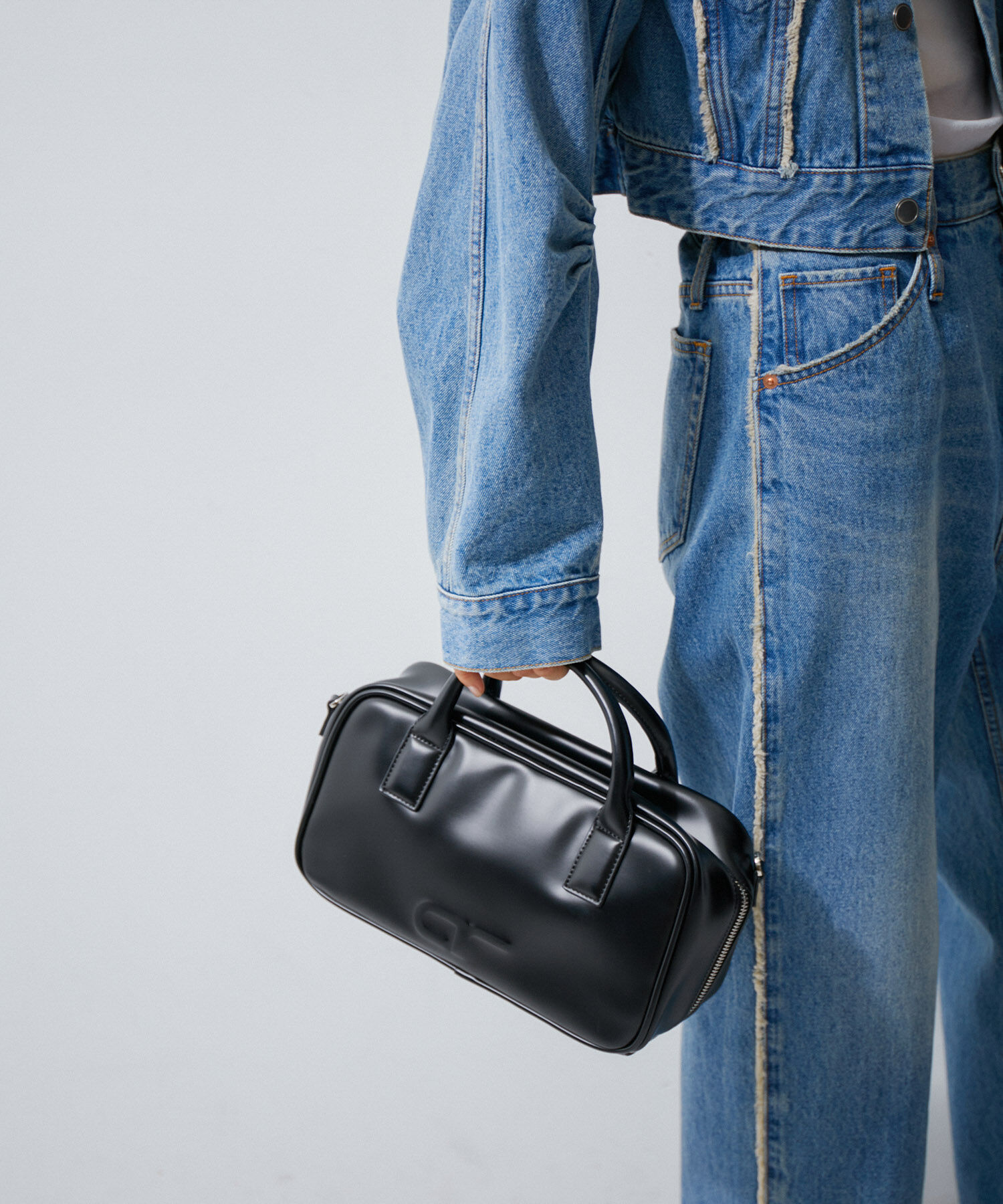 ADAM ET ROPE'「【一部WEB限定カラー・再入荷・サステナブル】ロゴスクエアボストンバッグ」|ショルダー・メッセンジャー|