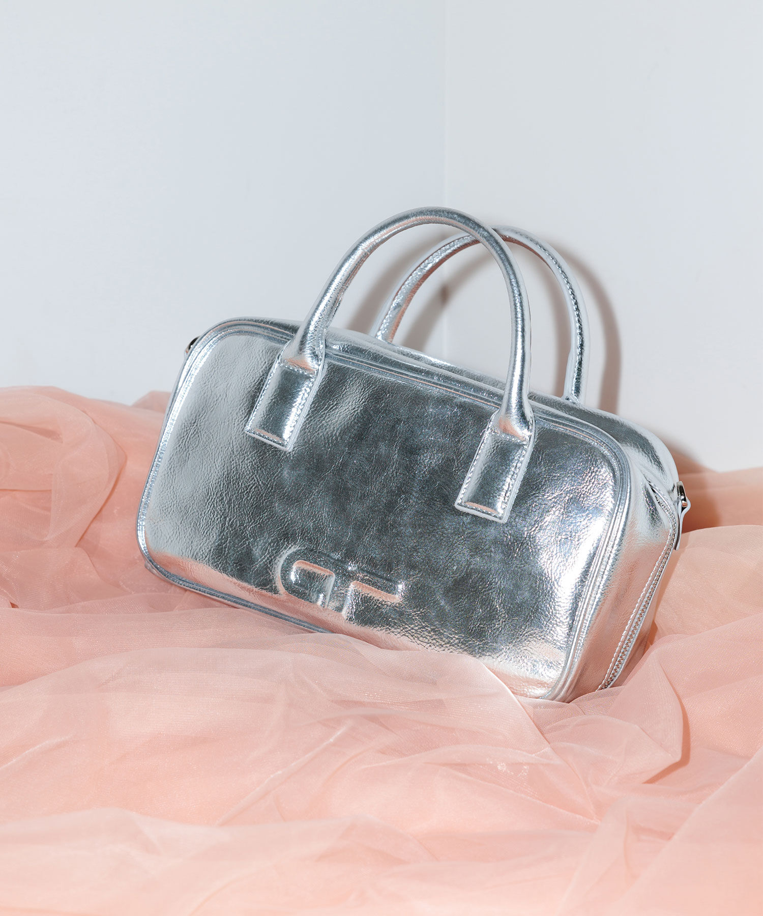 ADAM ET ROPE'「【一部WEB限定カラー・再入荷・サステナブル】ロゴスクエアボストンバッグ」|ショルダー・メッセンジャー|