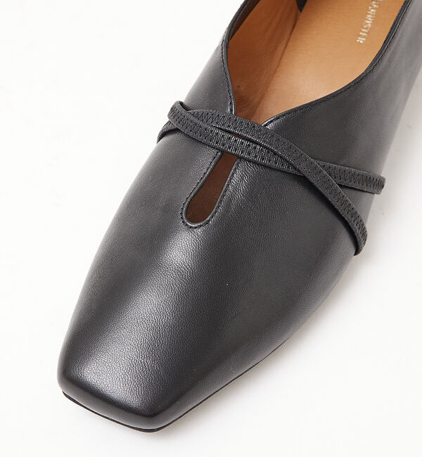 AU BANNISTER「【Youtuber紹介】ストラップソフトレザーフラットパンプス」|パンプス|