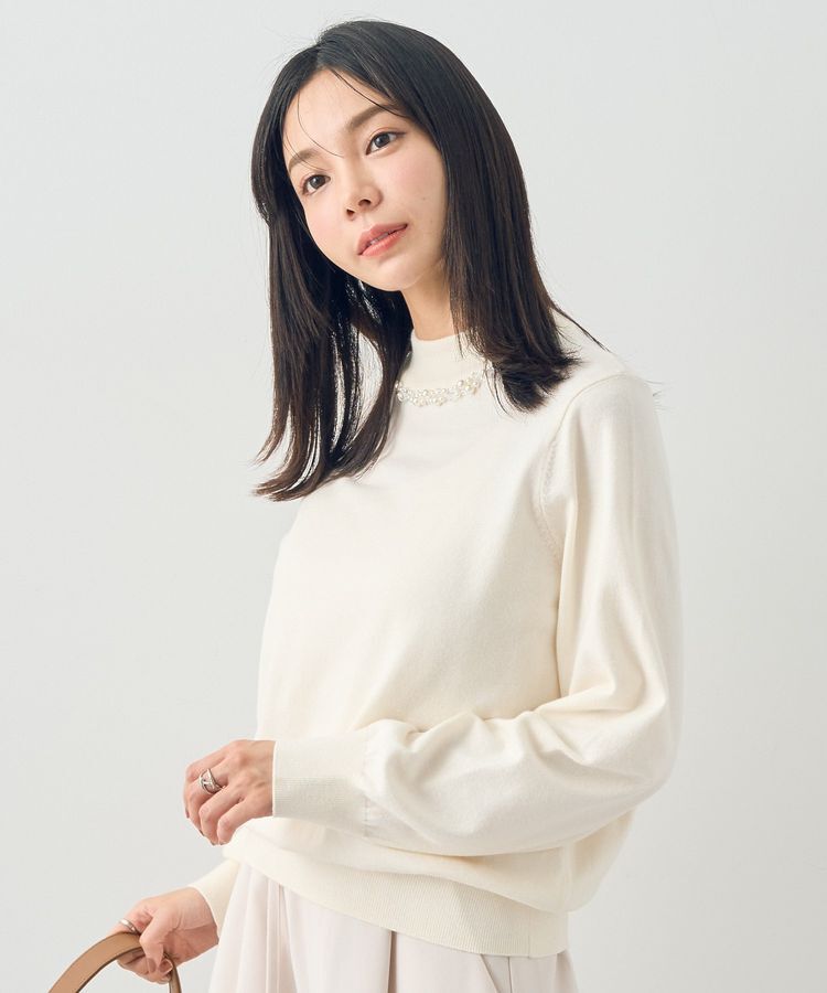 earth music&ecology「パール&ビジューハイネックプルオーバー」|ニット・セーター|Ivory