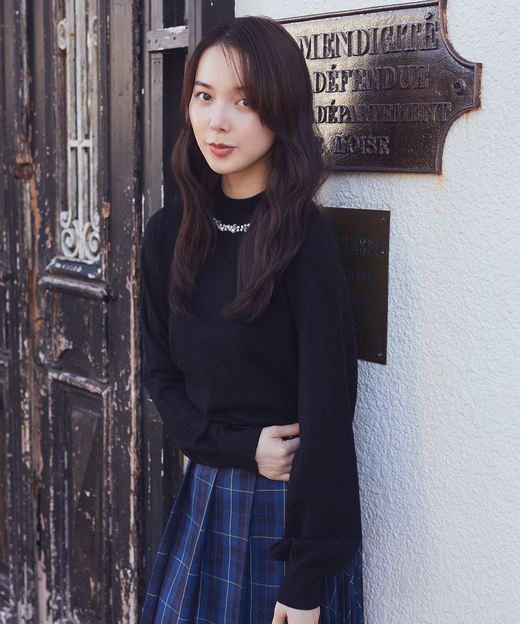 earth music&ecology「パール&ビジューハイネックプルオーバー」|ニット・セーター|