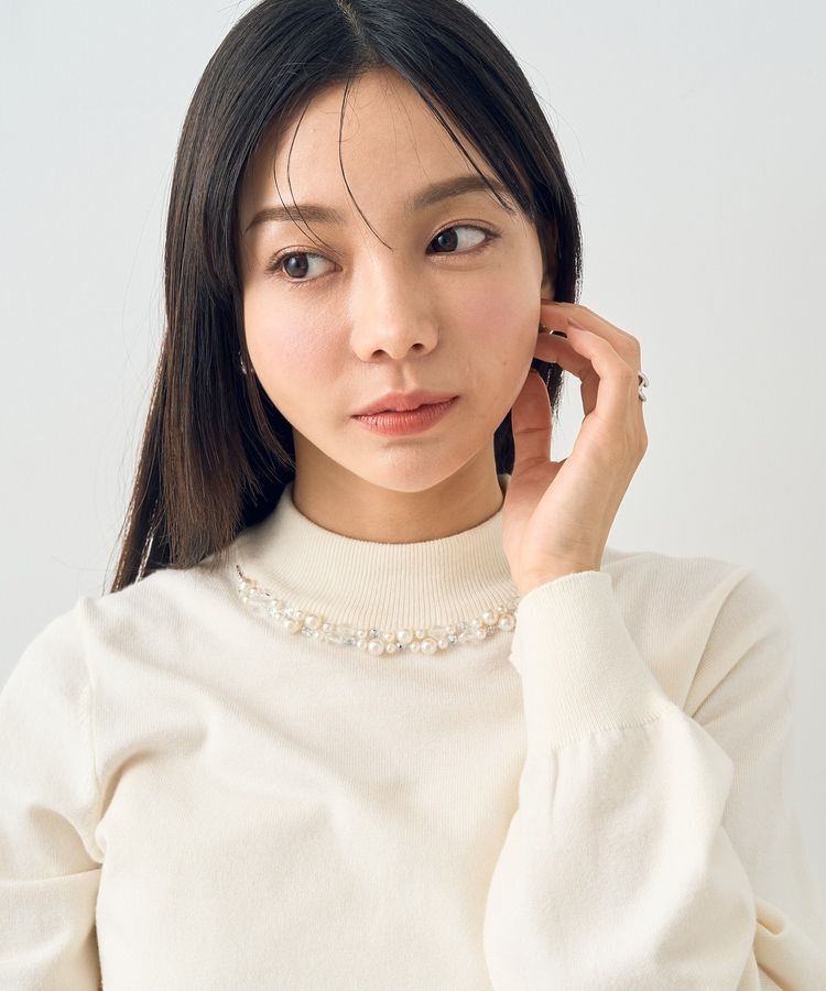 earth music&ecology「パール&ビジューハイネックプルオーバー」|ニット・セーター|