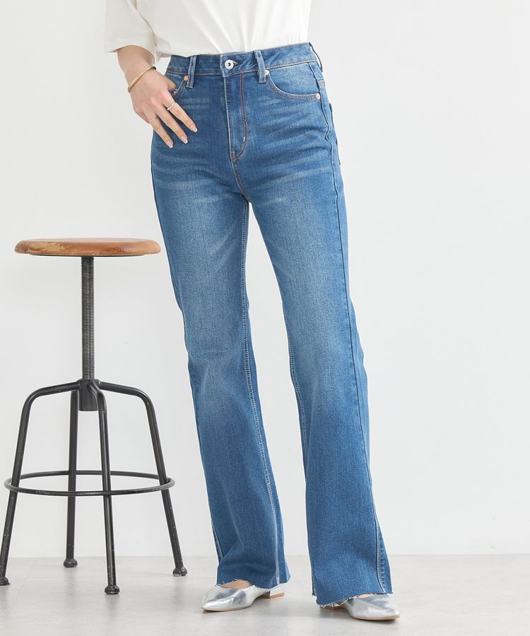 earth music&ecology「セルフカットフレアデニムパンツ」|デニム|Medium Indigo