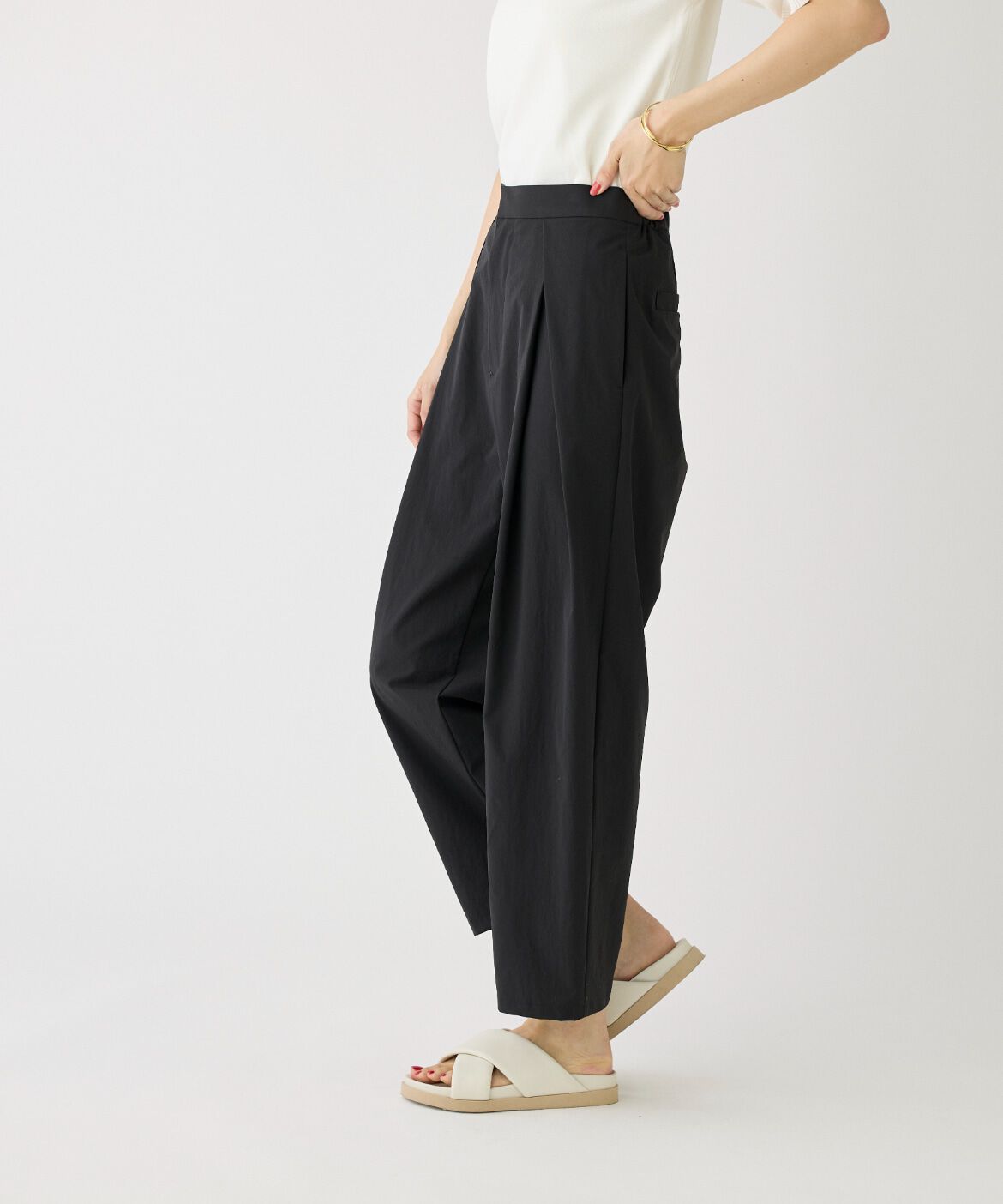 DAY by DAY it&rsquo;s international「バレルシルエットカーヴィパンツ」|スラックス|