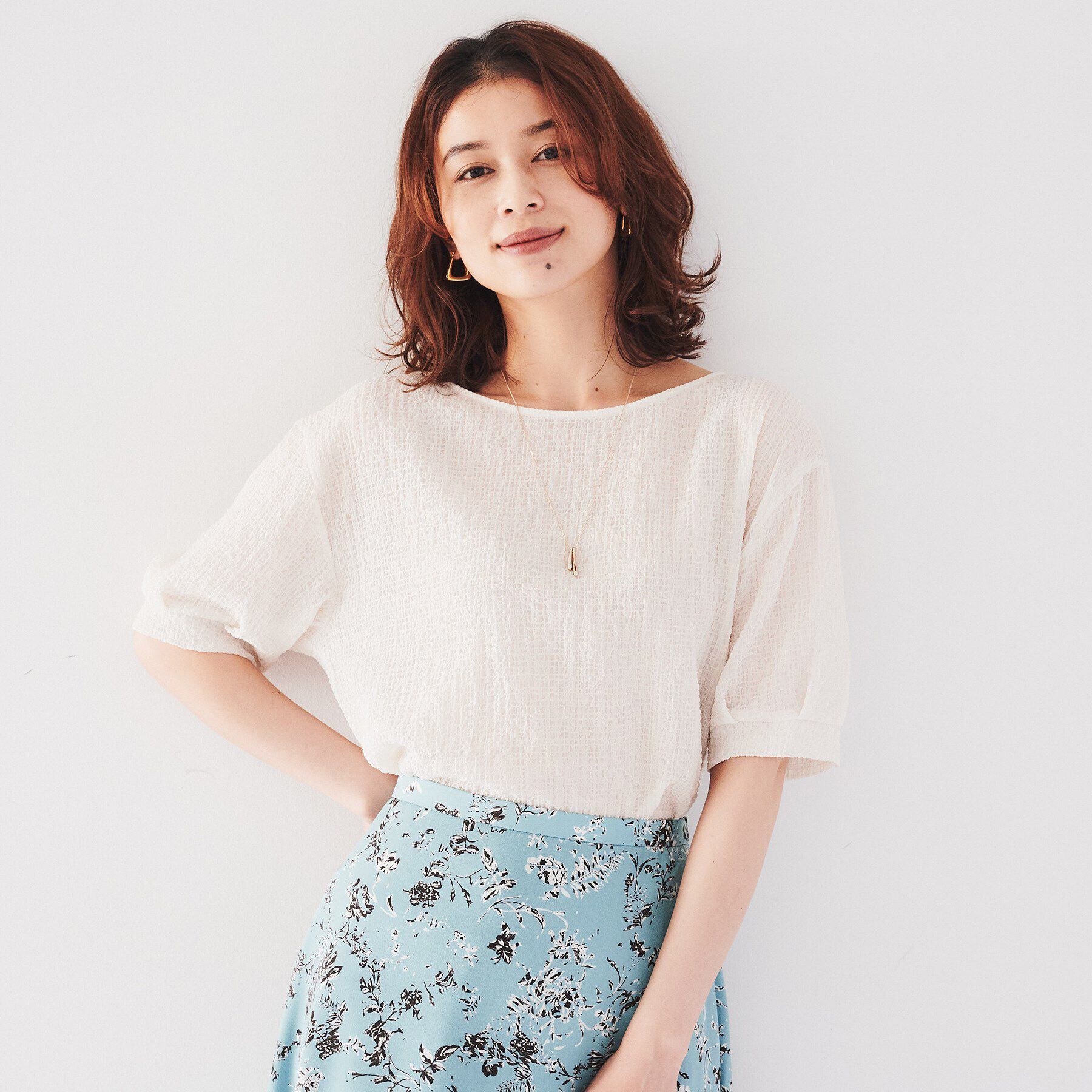 UNTITLED「【シアー/ストレッチ/凹凸素材】バンピー袖コンシャスブラウス」|シャツ・ブラウス|アイボリー(004)