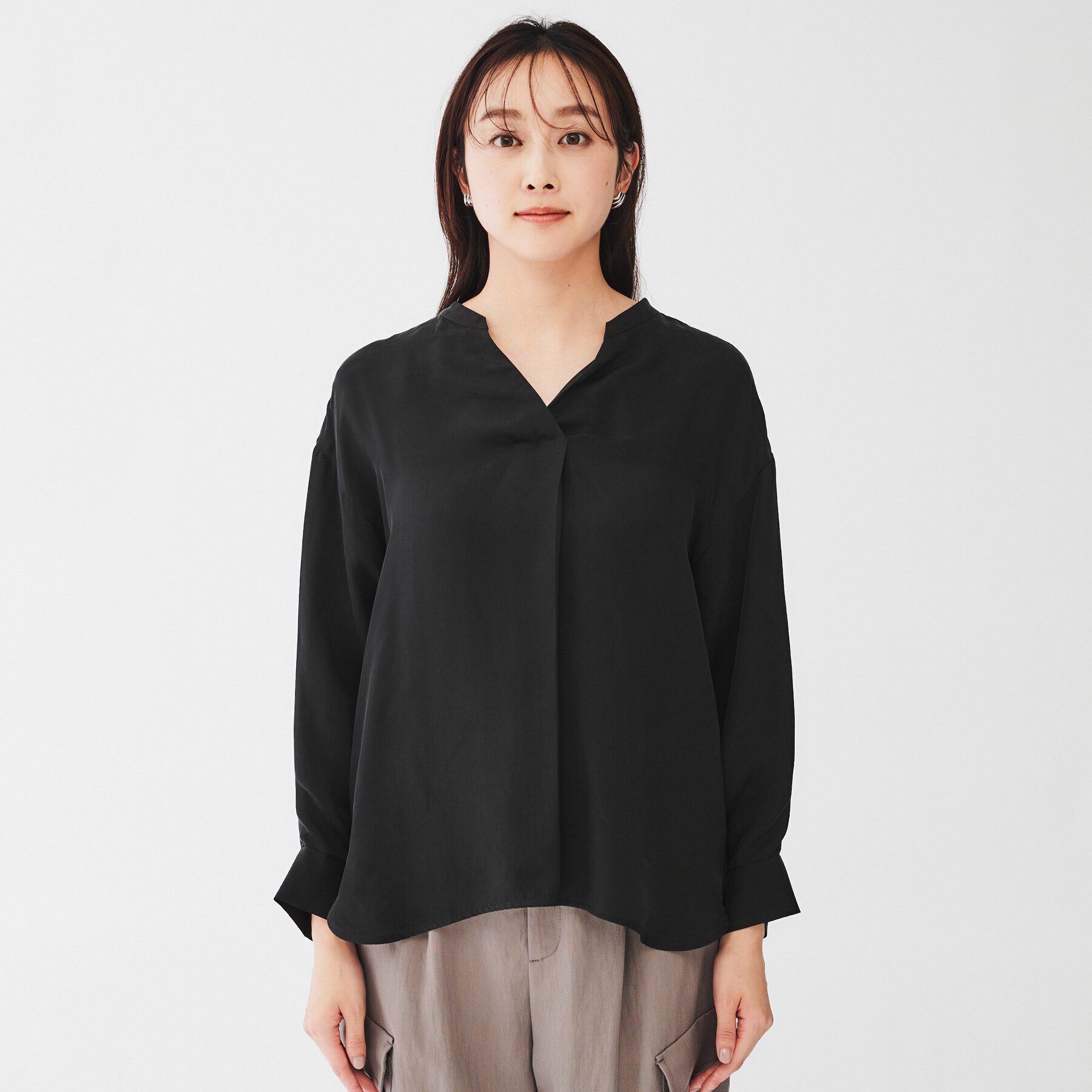 UNTITLED「【セットアップ可能/パウダータッチ】シルキーキュプラ スキッパーブラウス」|シャツ・ブラウス|