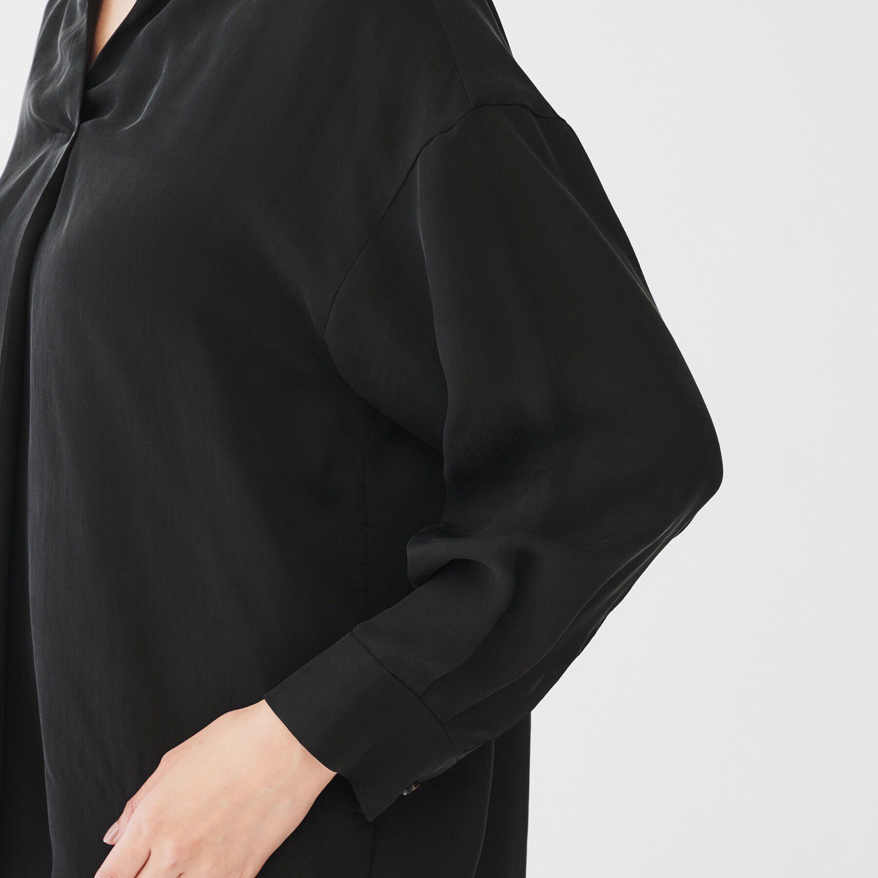 UNTITLED「【セットアップ可能/パウダータッチ】シルキーキュプラ スキッパーブラウス」|シャツ・ブラウス|