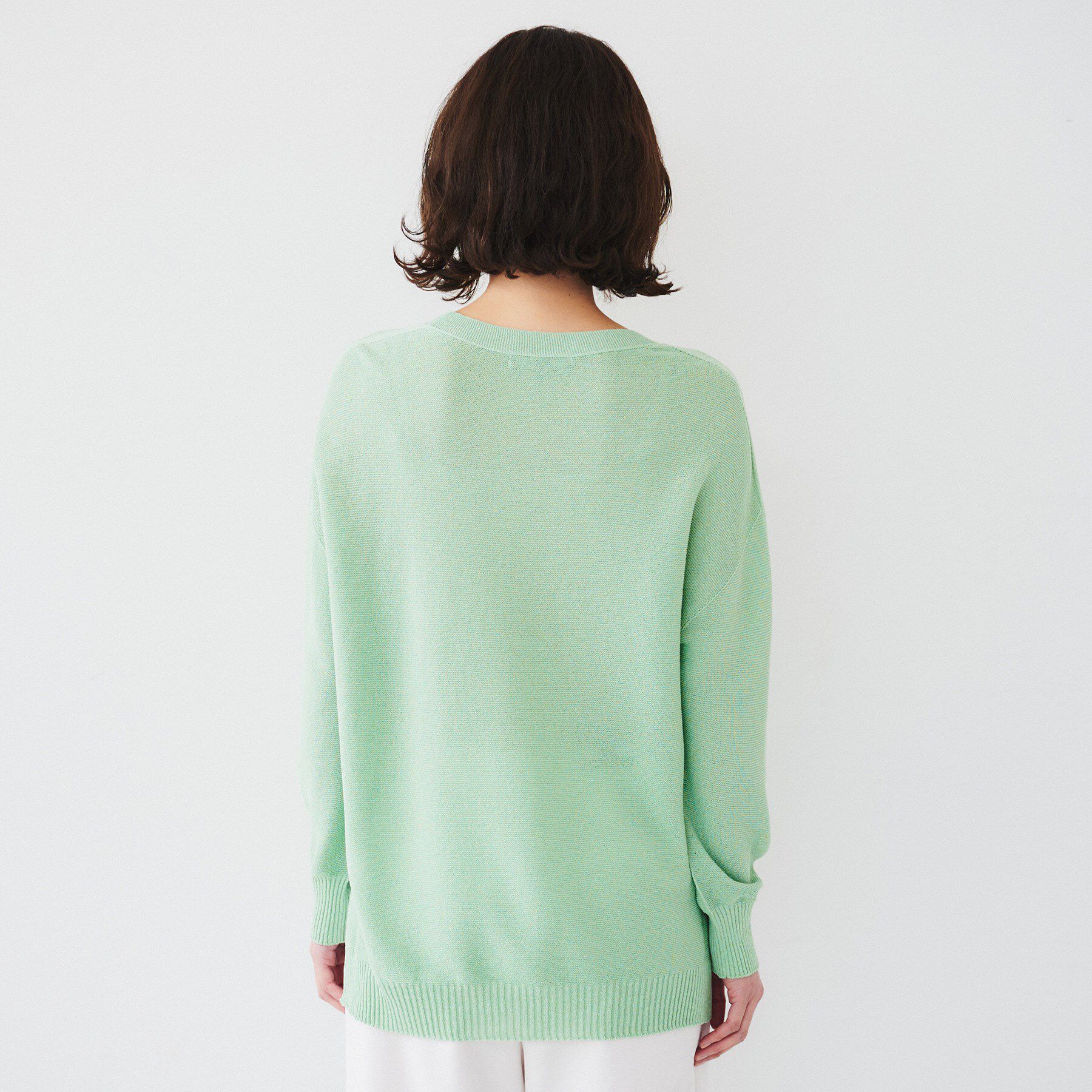 UNTITLED「【体型カバー/清涼感】サイドスリット Vネックニット」|ニット・セーター|