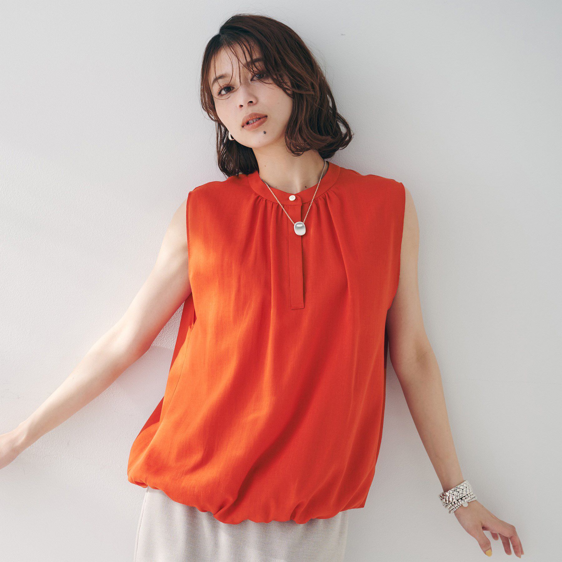 UNTITLED「【シアー/バンドカラー】バルーンヘムノースリーブブラウス」|シャツ・ブラウス|