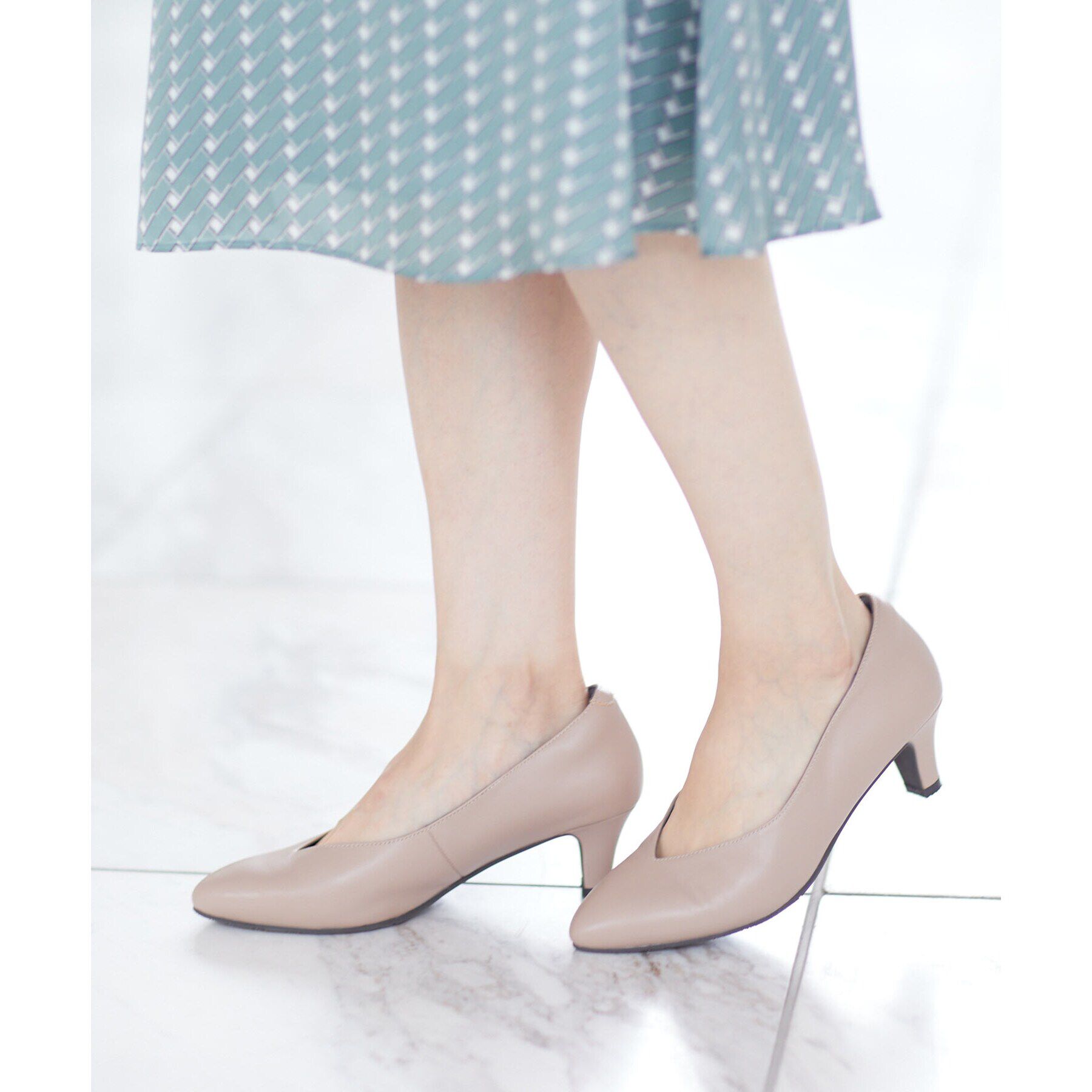 Reflect「【至福の履き心地／すっきり美脚／通勤・お出かけに大活躍】5cmヒールパンプス」|パンプス|ベージュ(052)