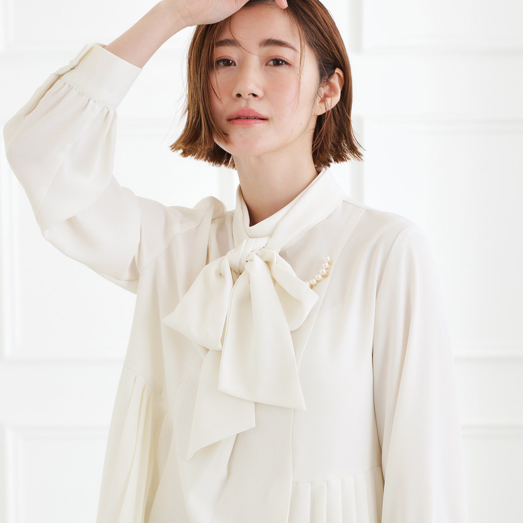 grove「【マシンウォッシュ/防シワ/UVカット】裾プリーツ取り外しボウタイブラウス」|シャツ・ブラウス|