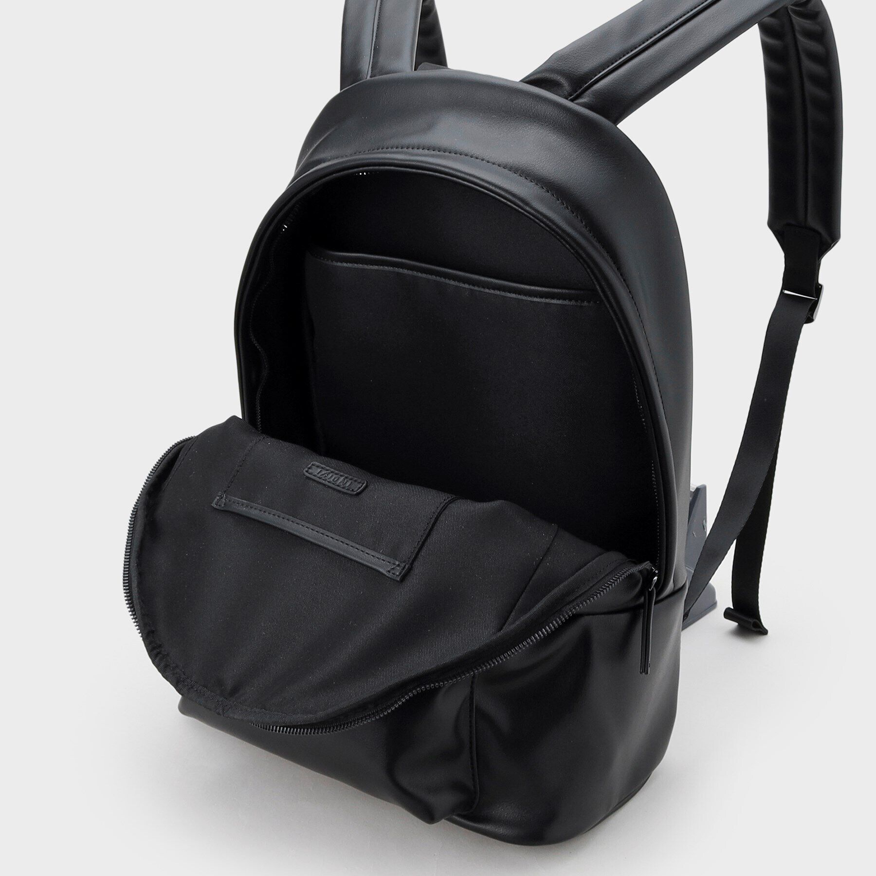 INDIVI「【軽量／撥水】ナイロン＆合皮 マルチリュック」|リュック|