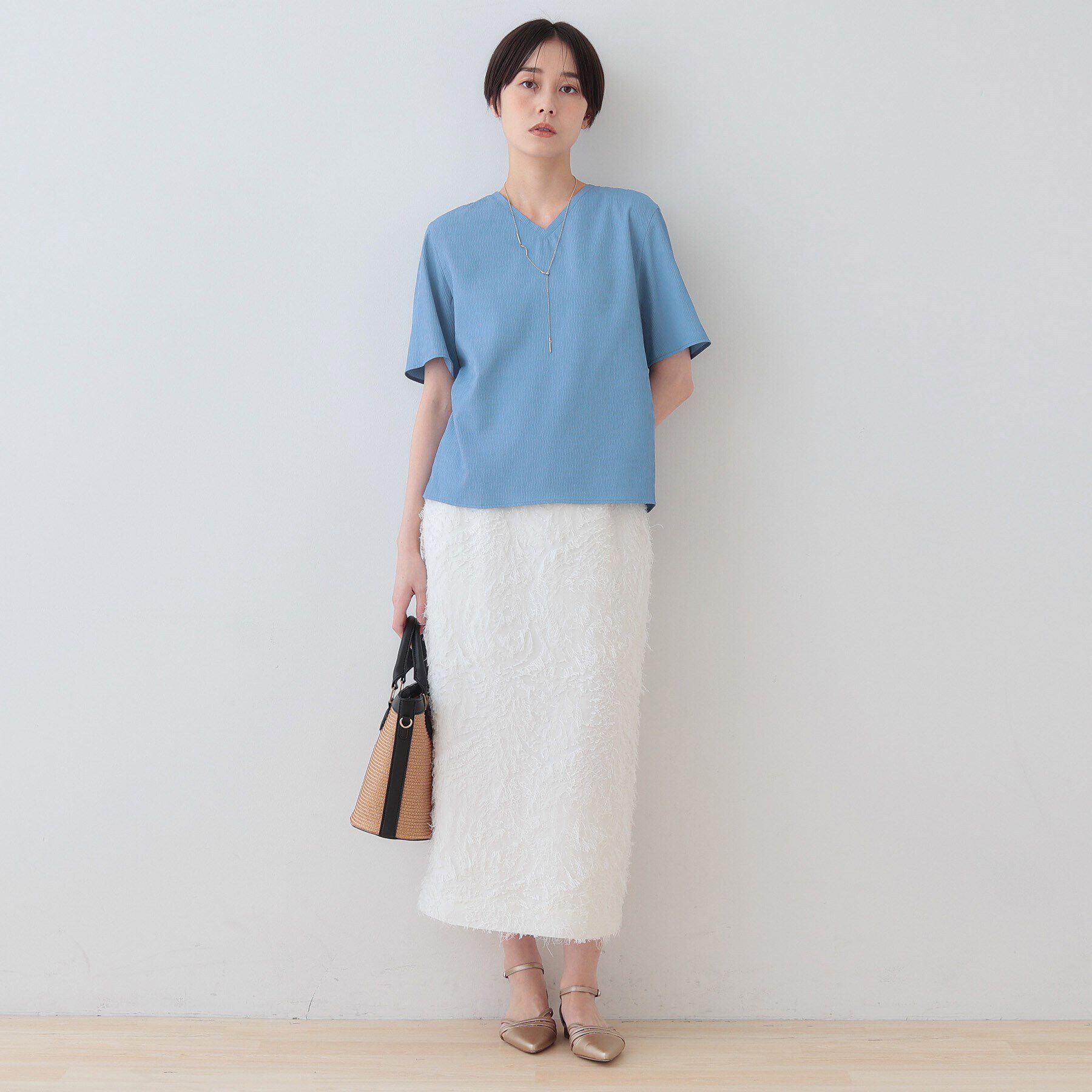 INDIVI「【洗える／凹凸素材】シンプルVネックブラウス」|シャツ・ブラウス|