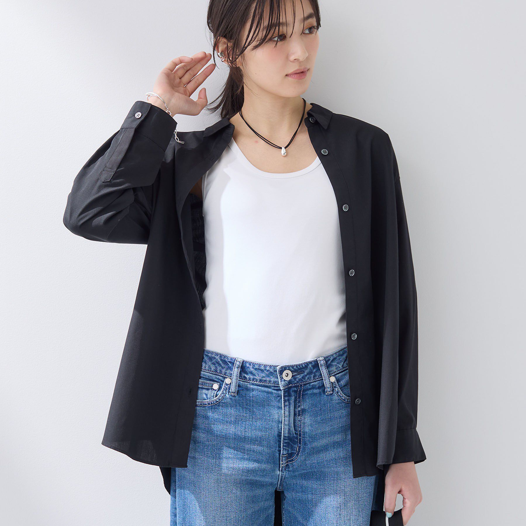 INDIVI「【羽織りとしても活躍】ベーシックレギュラーシャツ」|シャツ・ブラウス|ブラック(019)