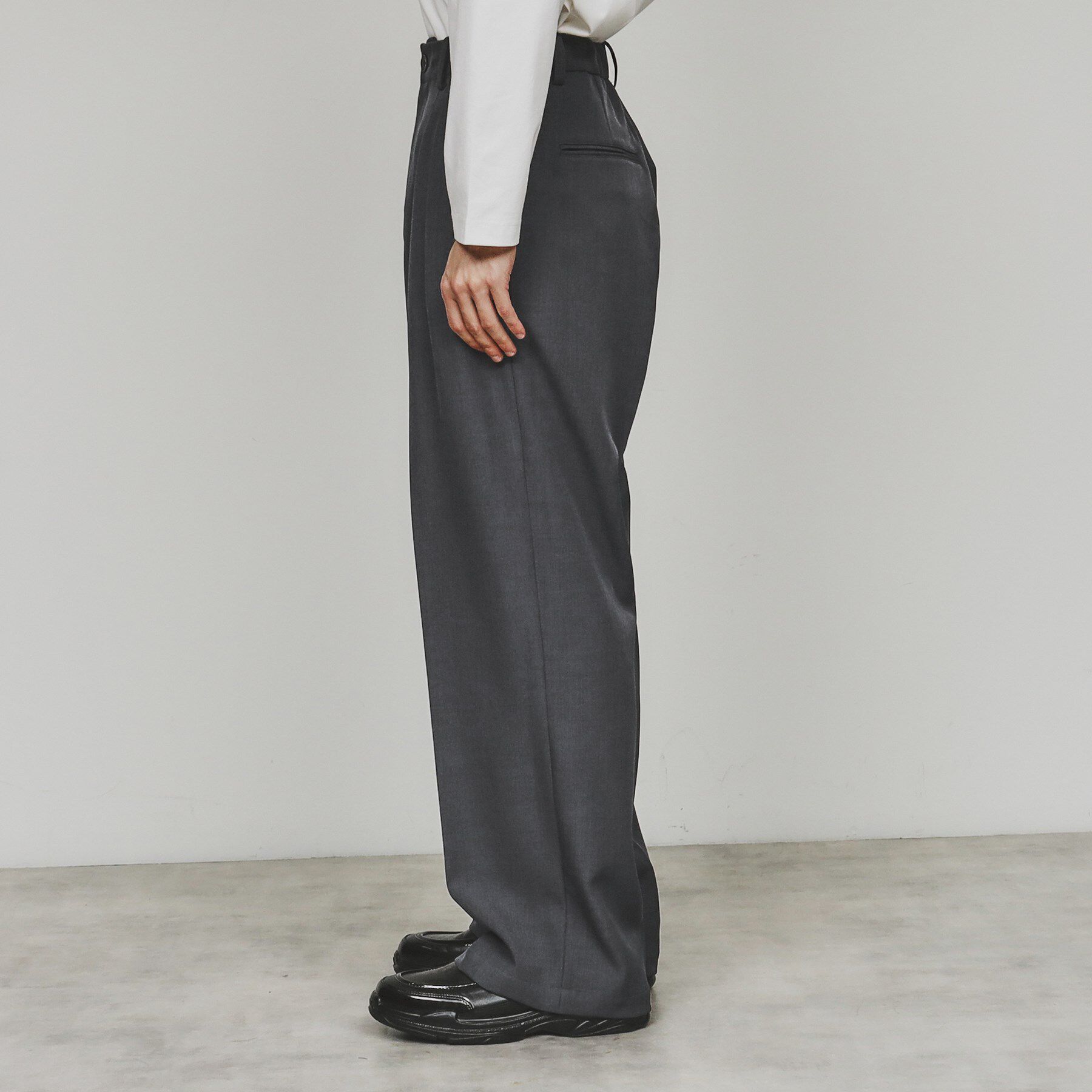 tk.TAKEO KIKUCHI「ワイドテーパードタックパンツ」|その他|