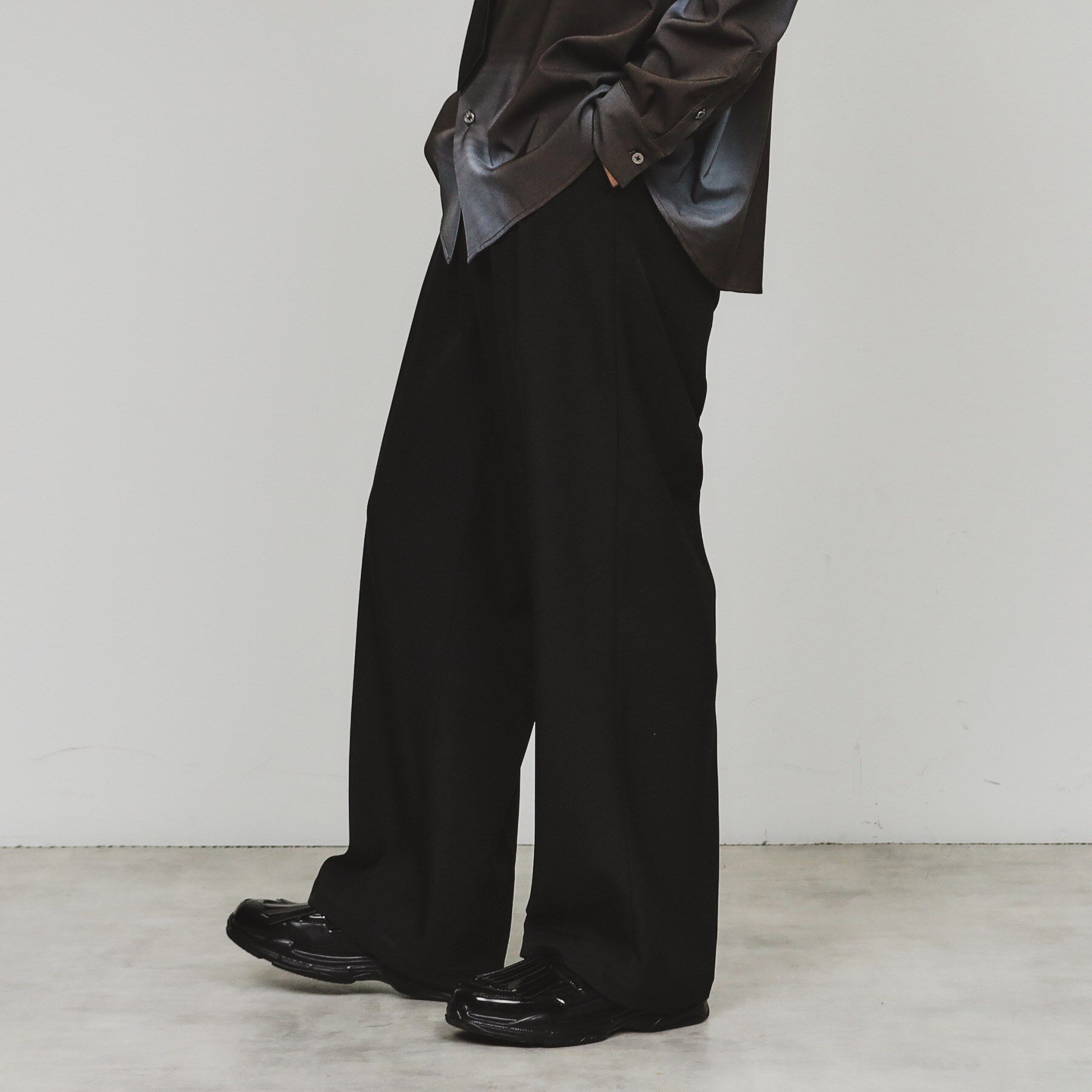 tk.TAKEO KIKUCHI「ワイドテーパードタックパンツ」|その他|ブラック(019)