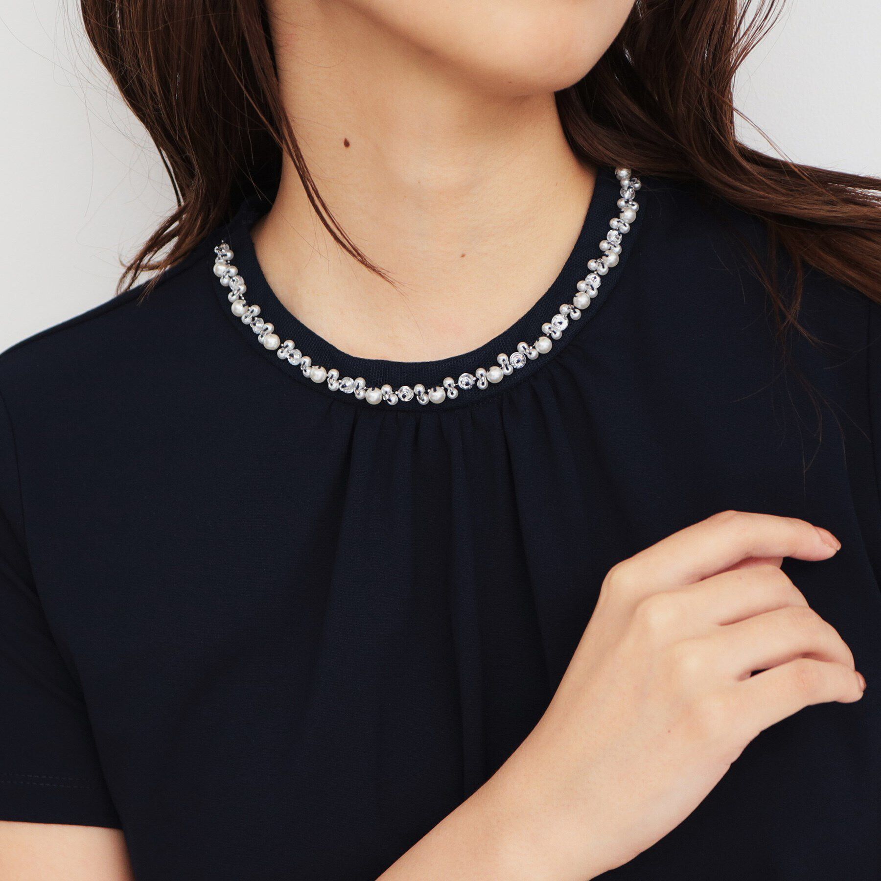 index「UV ストレッチポンチビジューネックトップス【接触冷感/洗濯機洗い可】」|Tシャツ・カットソー|