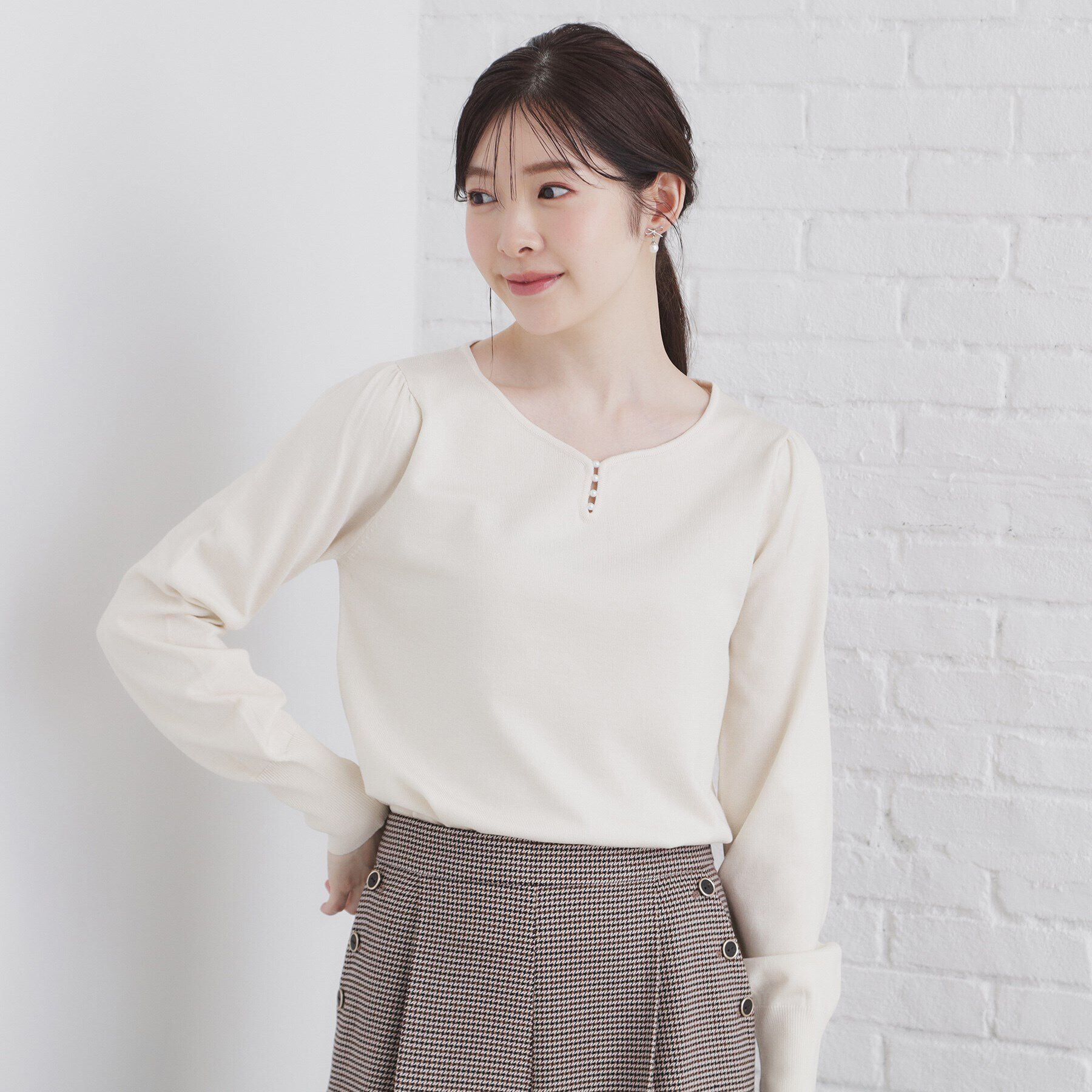 index「《5color/XS-LLsize》パール調デザインハートネックニット【洗濯機洗い可】」|ニット・セーター|オフホワイト(003