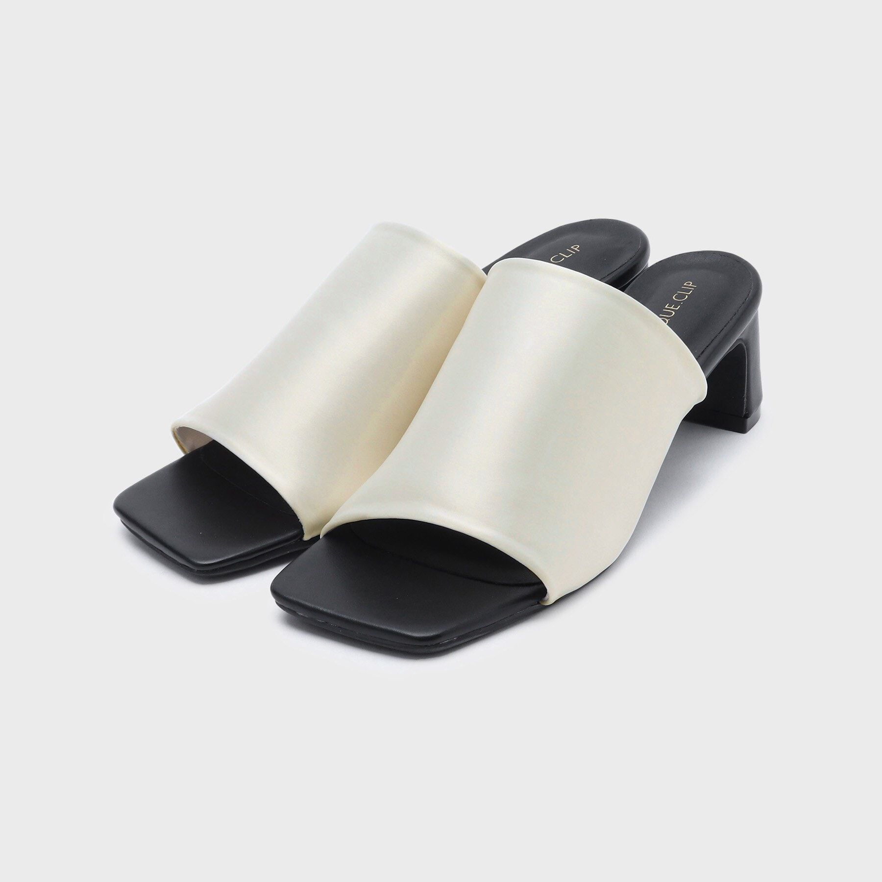 OPAQUE.CLIP「ストレッチサテンミュールサンダル」|サンダル|