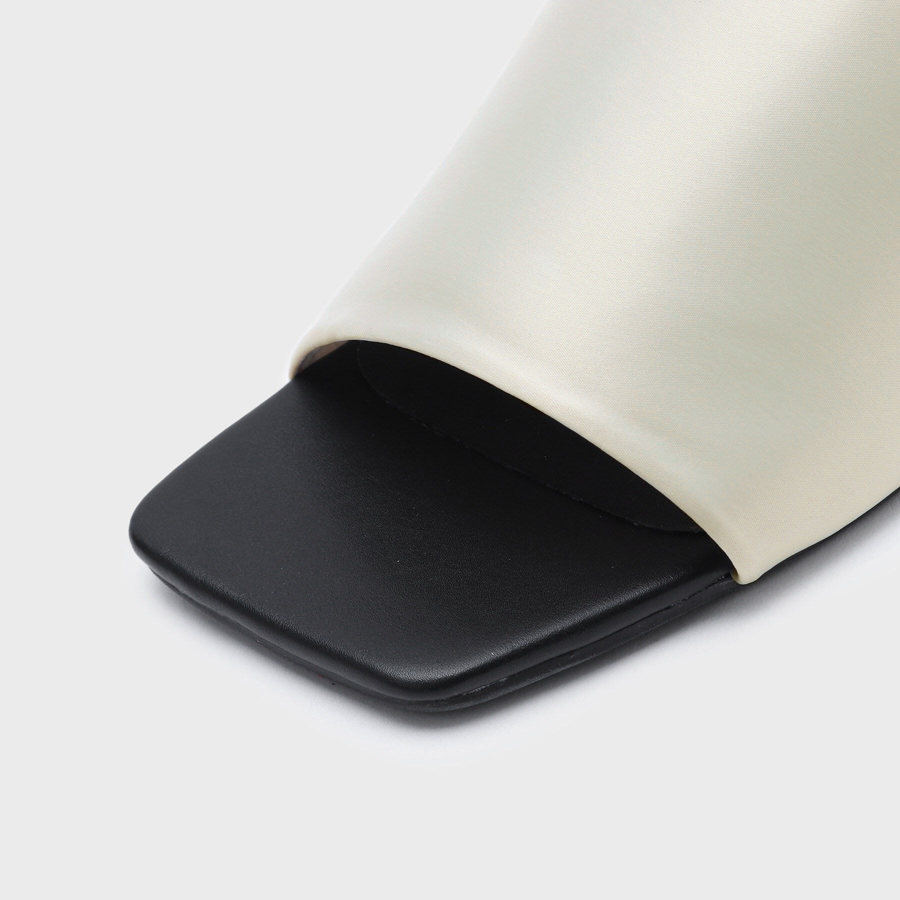 OPAQUE.CLIP「ストレッチサテンミュールサンダル」|サンダル|