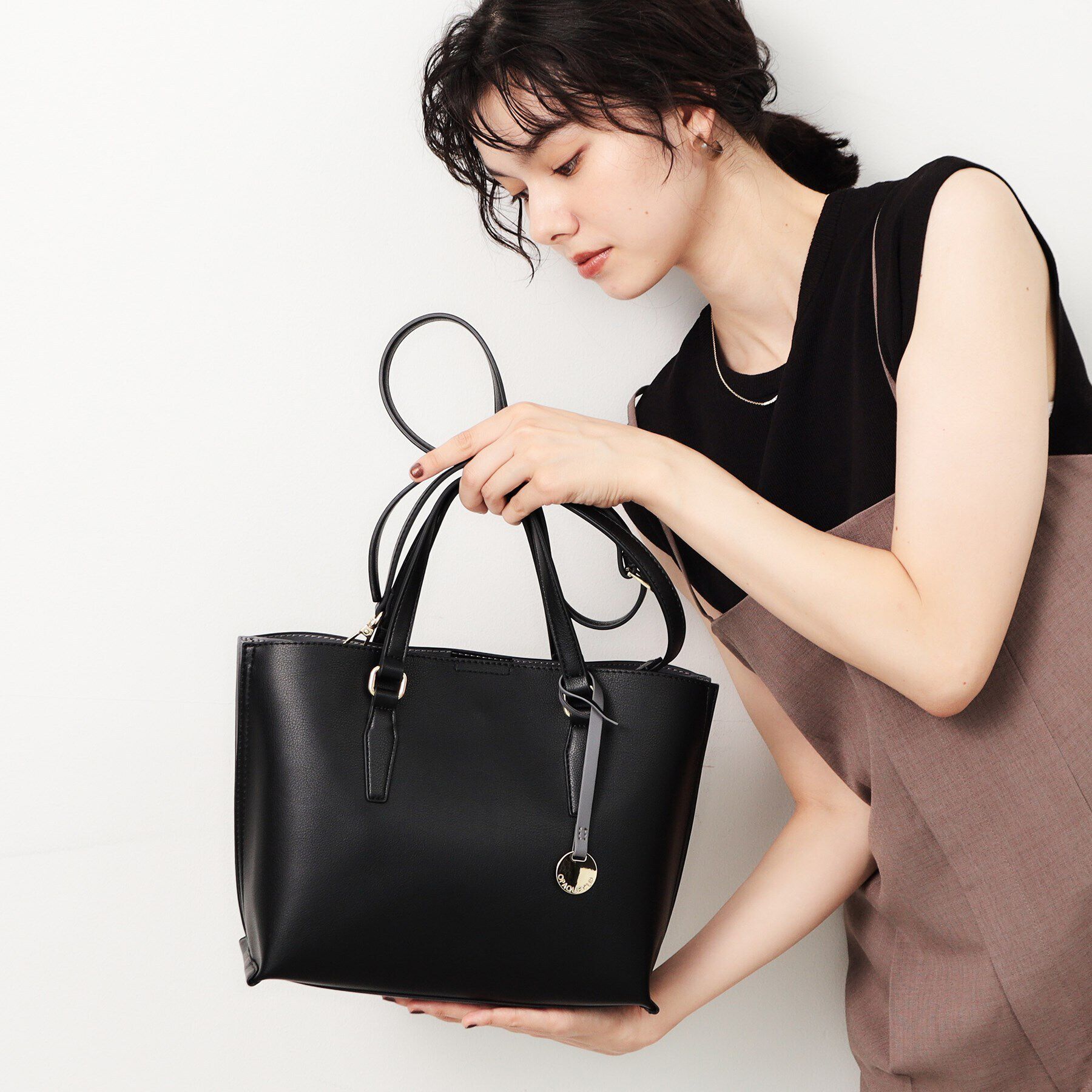 OPAQUE.CLIP「【2WAY／通勤対応】バイカラースムース合皮ミドルバッグ」|トートバッグ|